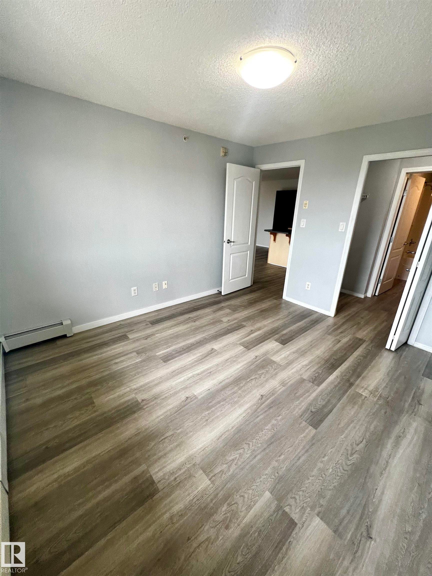 #411 5951 165 Av Nw, Edmonton, AB - Indoor Photo Showing Other Room