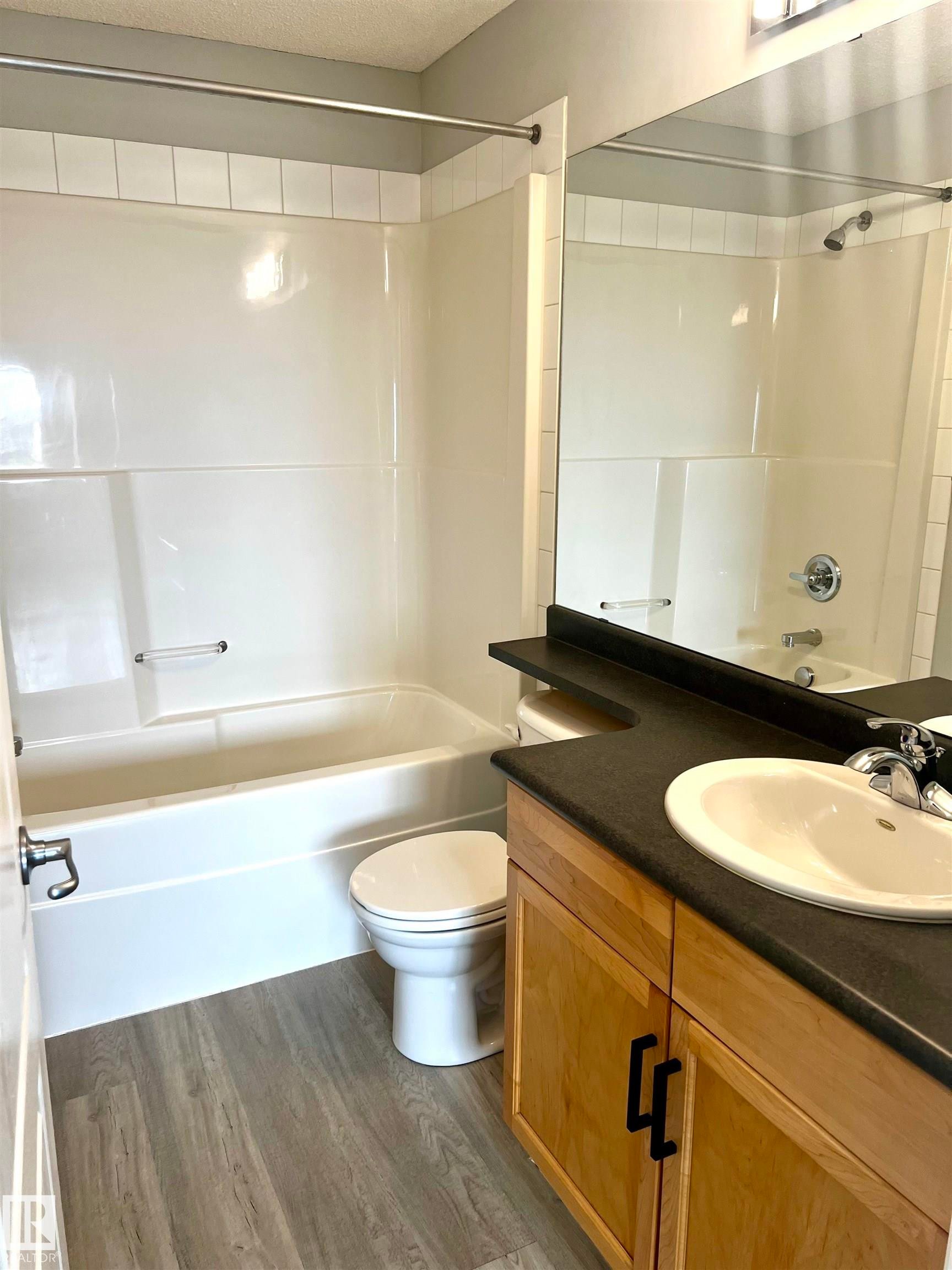 #411 5951 165 Av Nw, Edmonton, AB - Indoor Photo Showing Bathroom