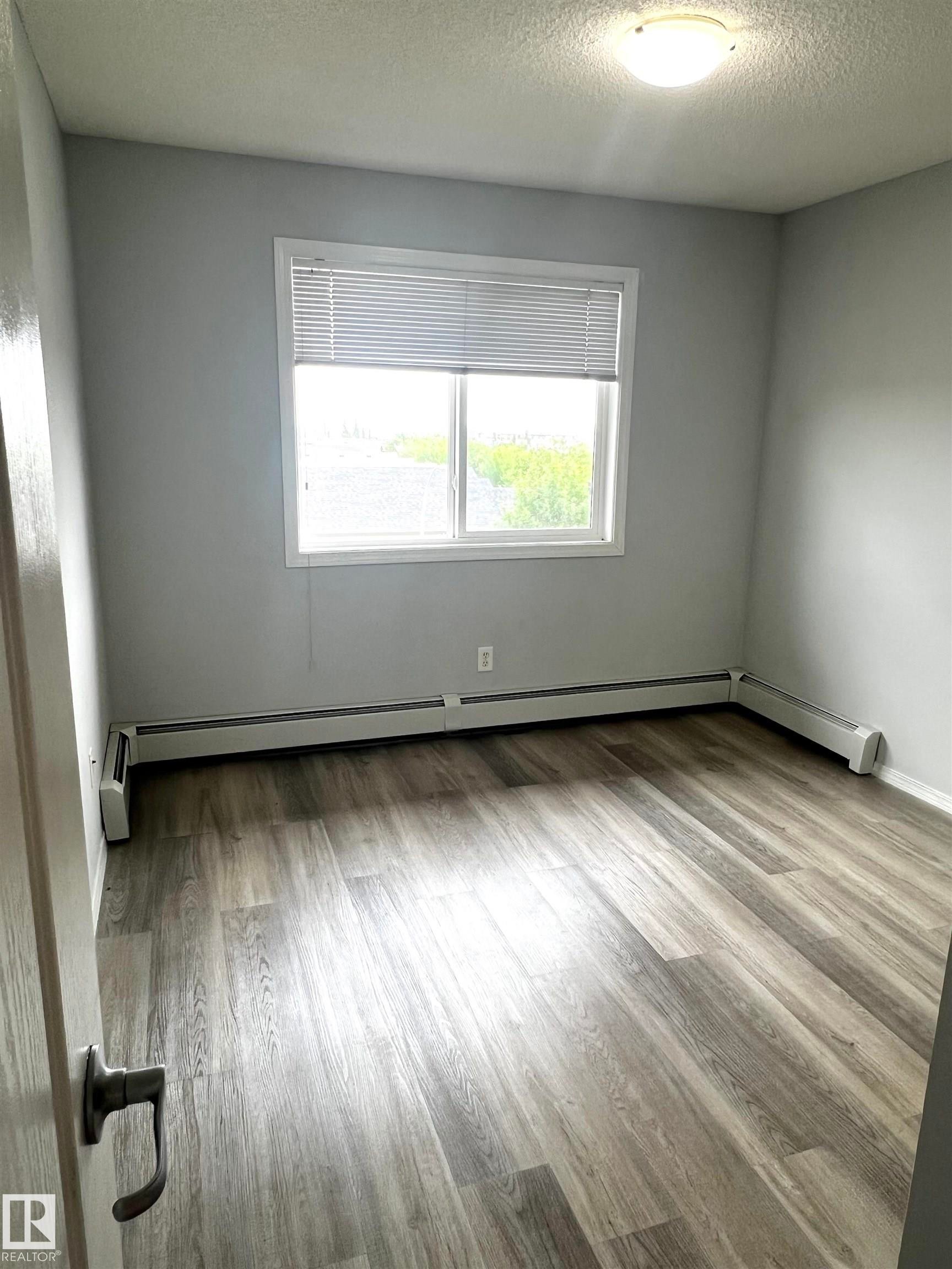 #411 5951 165 Av Nw, Edmonton, AB - Indoor Photo Showing Other Room