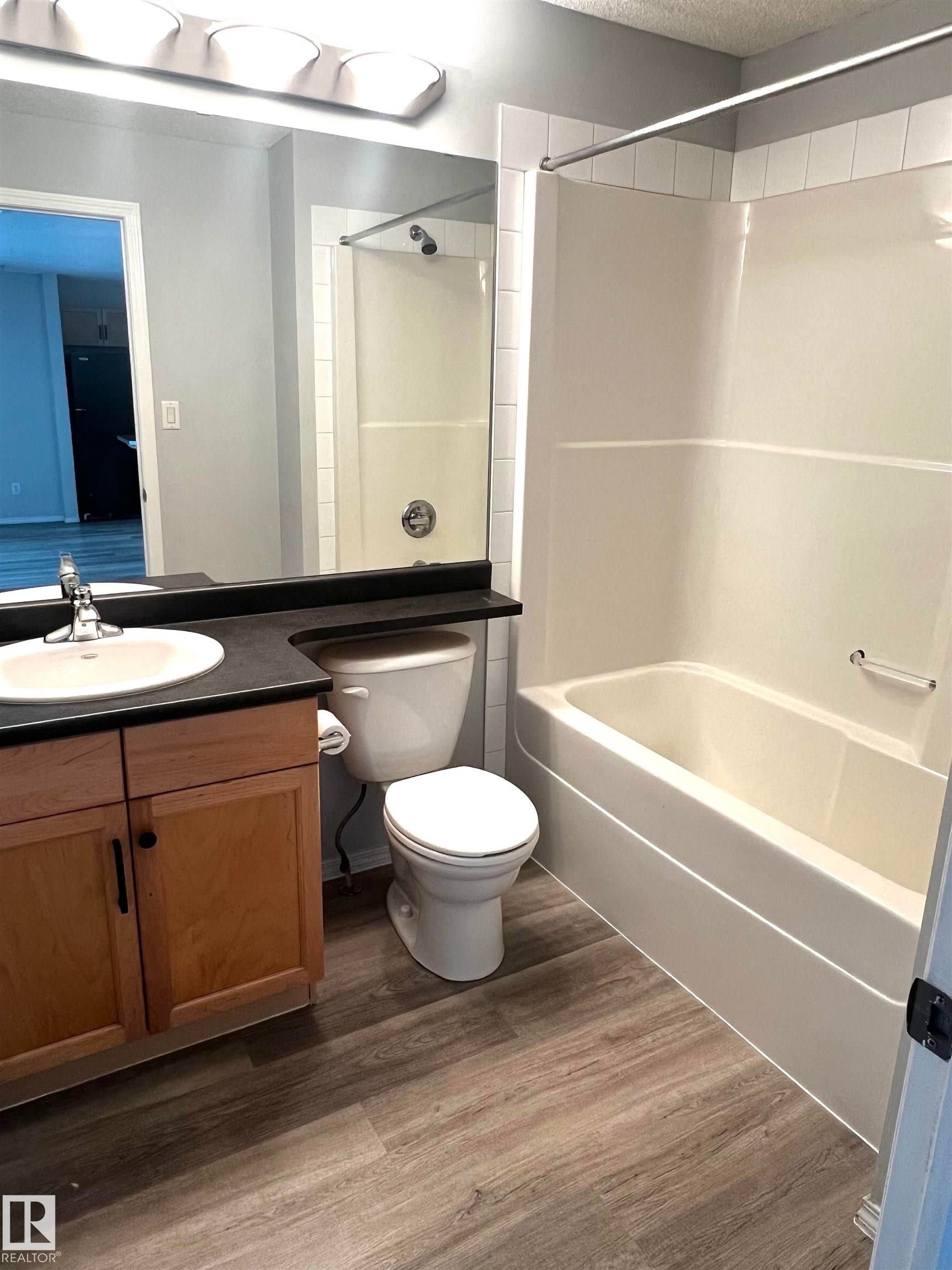 #411 5951 165 Av Nw, Edmonton, AB - Indoor Photo Showing Bathroom