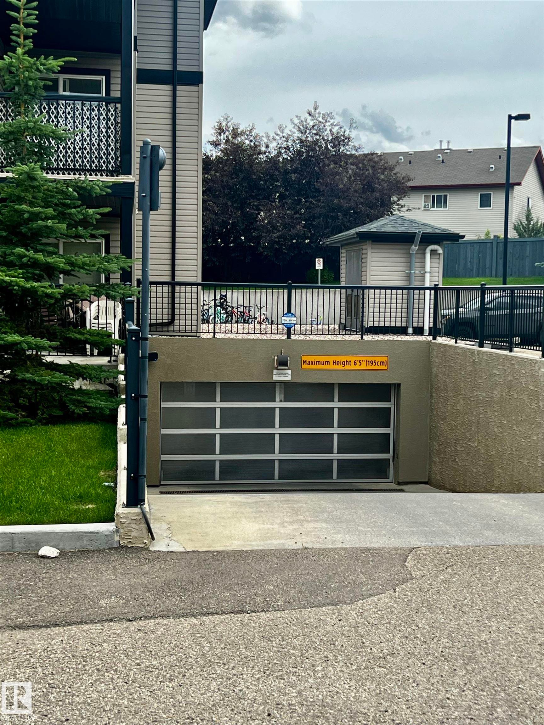 #411 5951 165 Av Nw, Edmonton, AB - Outdoor
