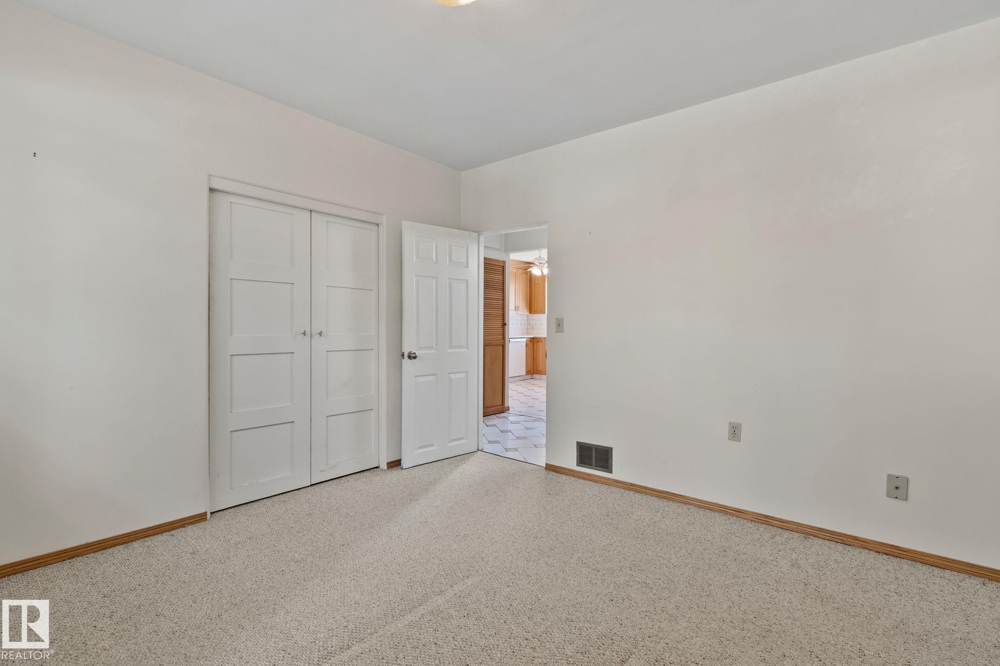 9727 69 Avenue, Edmonton, AB - Indoor Photo Showing Other Room