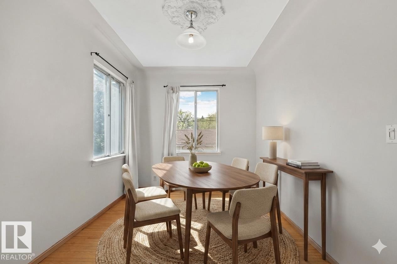 9727 69 Avenue, Edmonton, AB - Indoor Photo Showing Dining Room