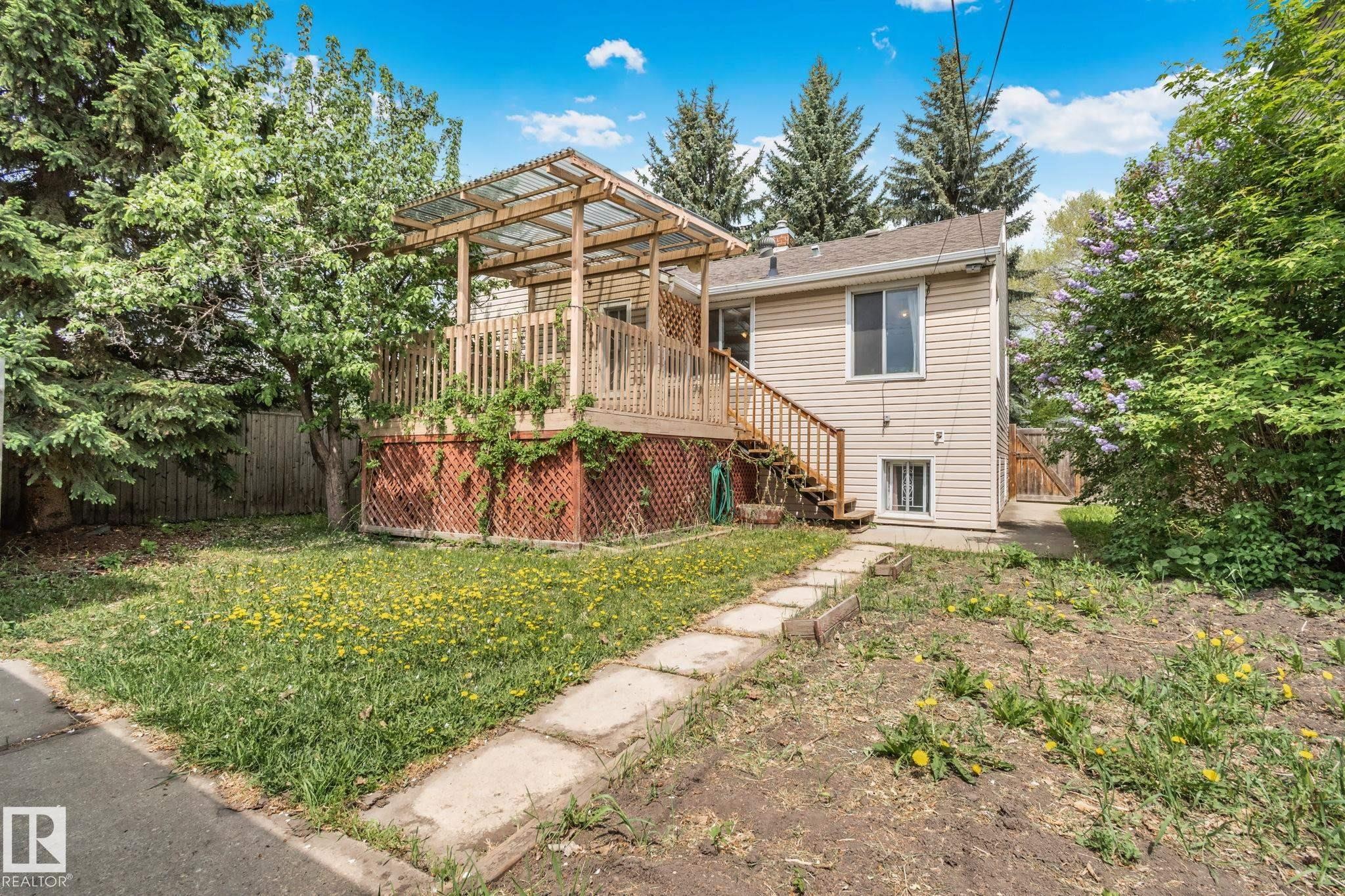 9727 69 Avenue, Edmonton, AB - Outdoor
