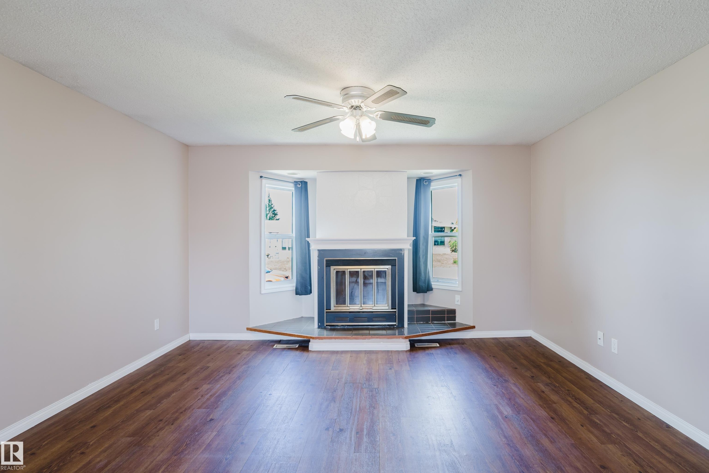 8707 151 Avenue, Edmonton, AB