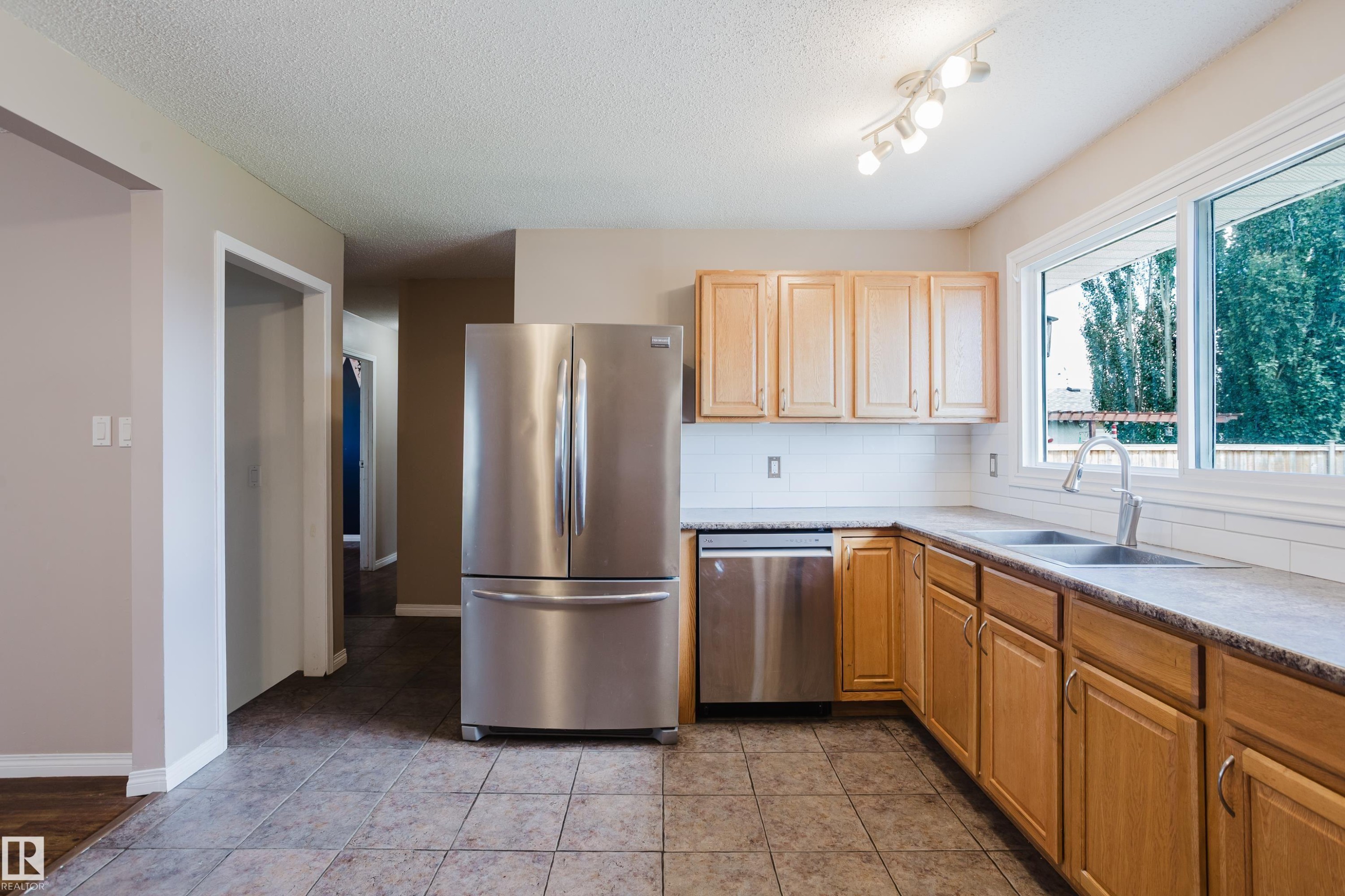8707 151 Avenue, Edmonton, AB