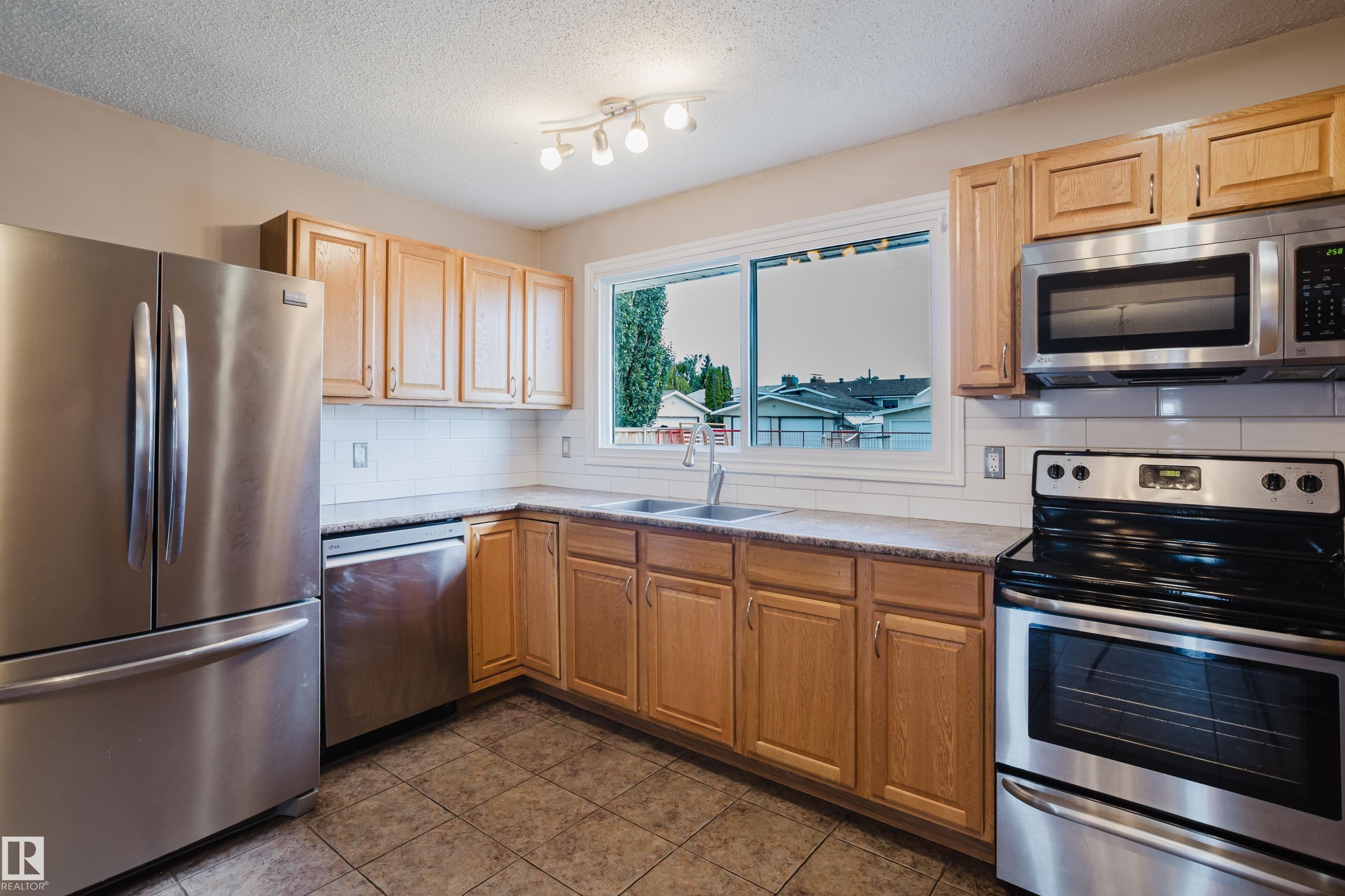 8707 151 Avenue, Edmonton, AB