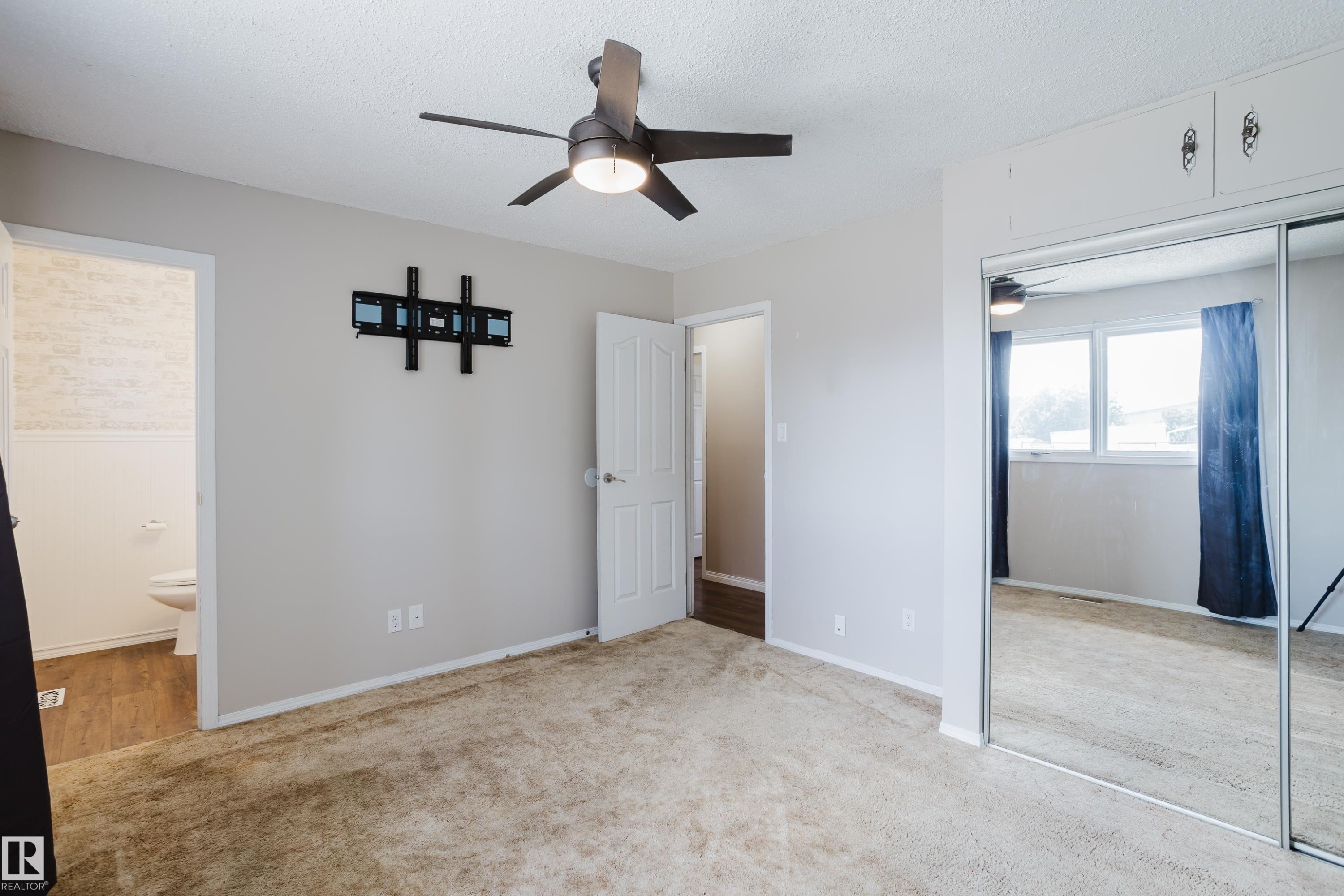 8707 151 Avenue, Edmonton, AB
