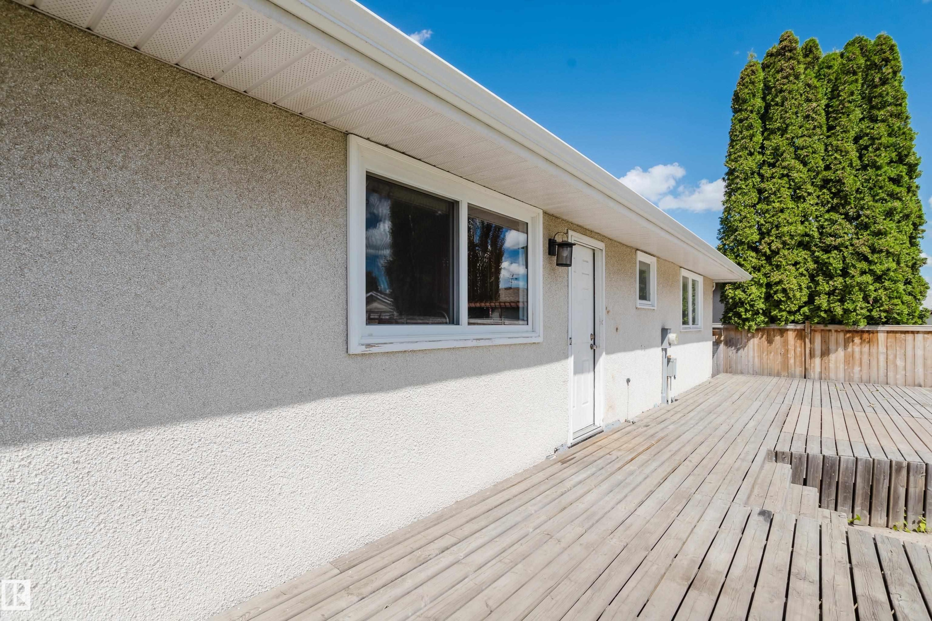 8707 151 Avenue, Edmonton, AB