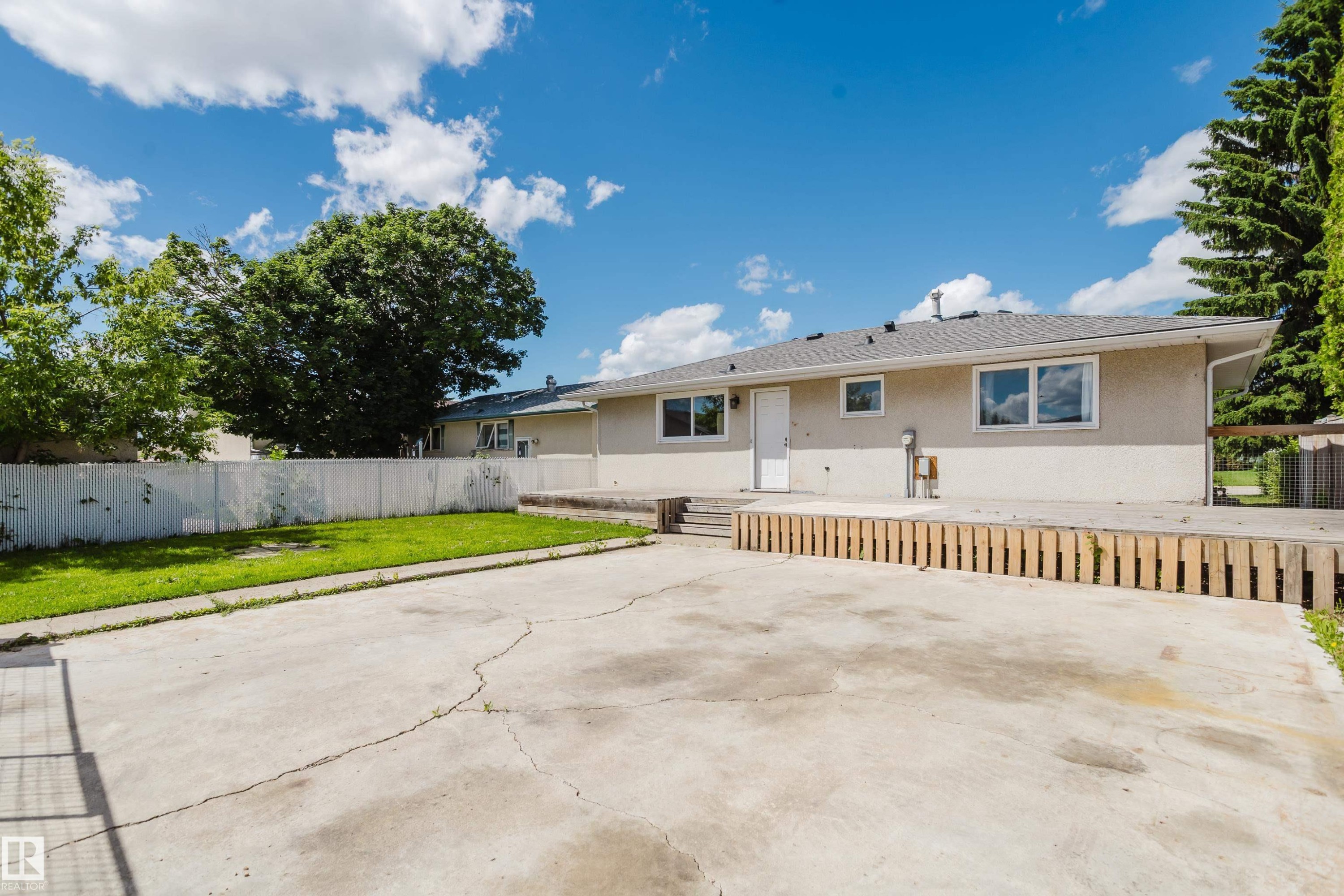 8707 151 Avenue, Edmonton, AB