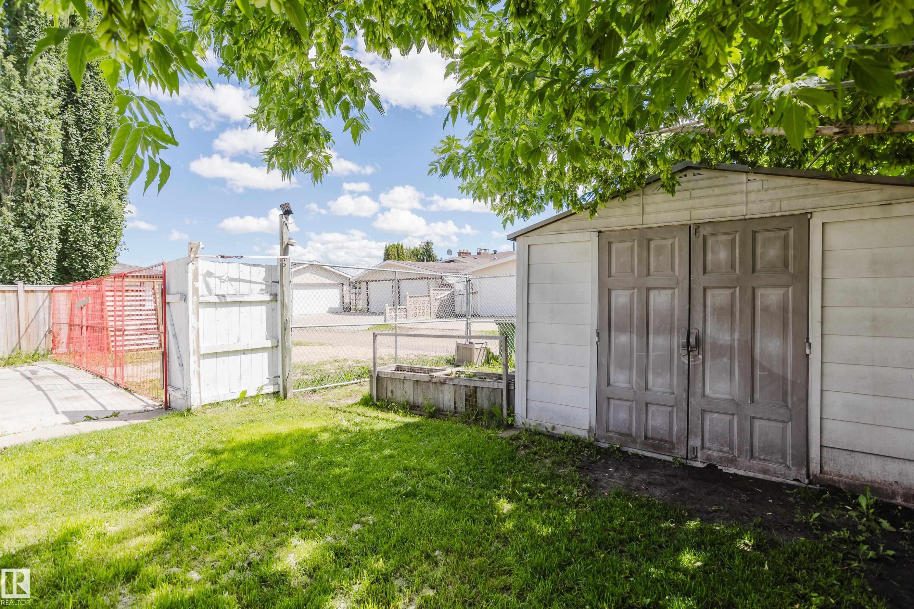 8707 151 Avenue, Edmonton, AB