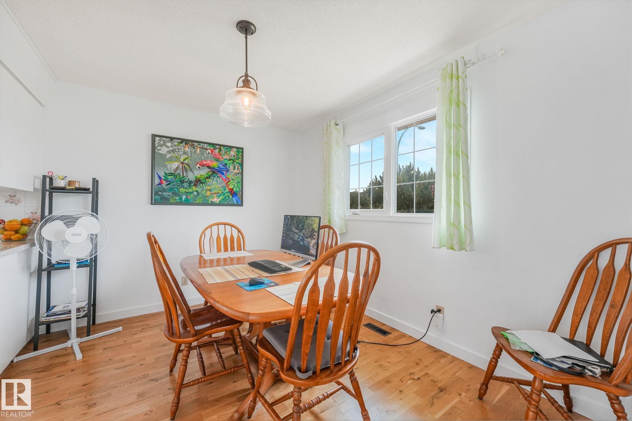 14203 74 Street Nw, Edmonton, AB - Indoor Photo Showing Dining Room
