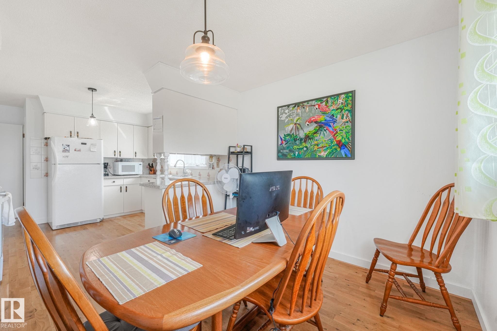 14203 74 Street Nw, Edmonton, AB - Indoor Photo Showing Dining Room