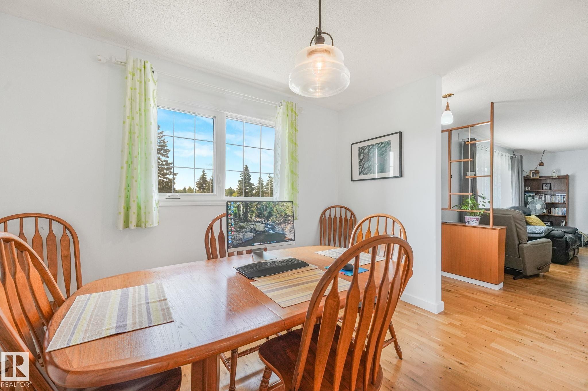 14203 74 Street Nw, Edmonton, AB - Indoor Photo Showing Dining Room