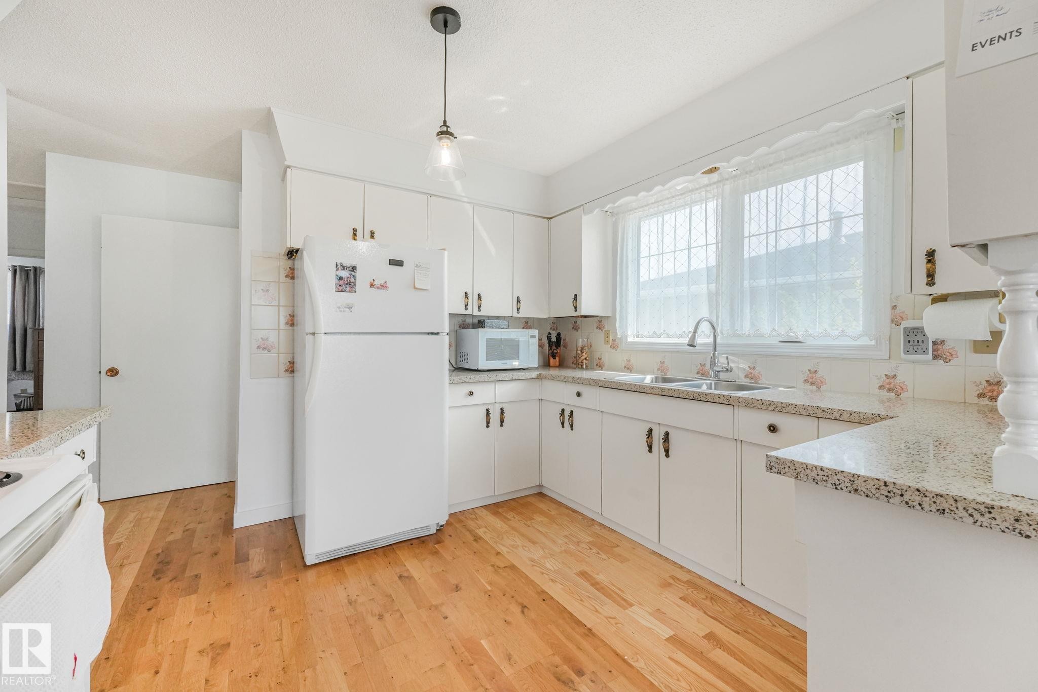 14203 74 Street Nw, Edmonton, AB - Indoor Photo Showing Kitchen With Double Sink