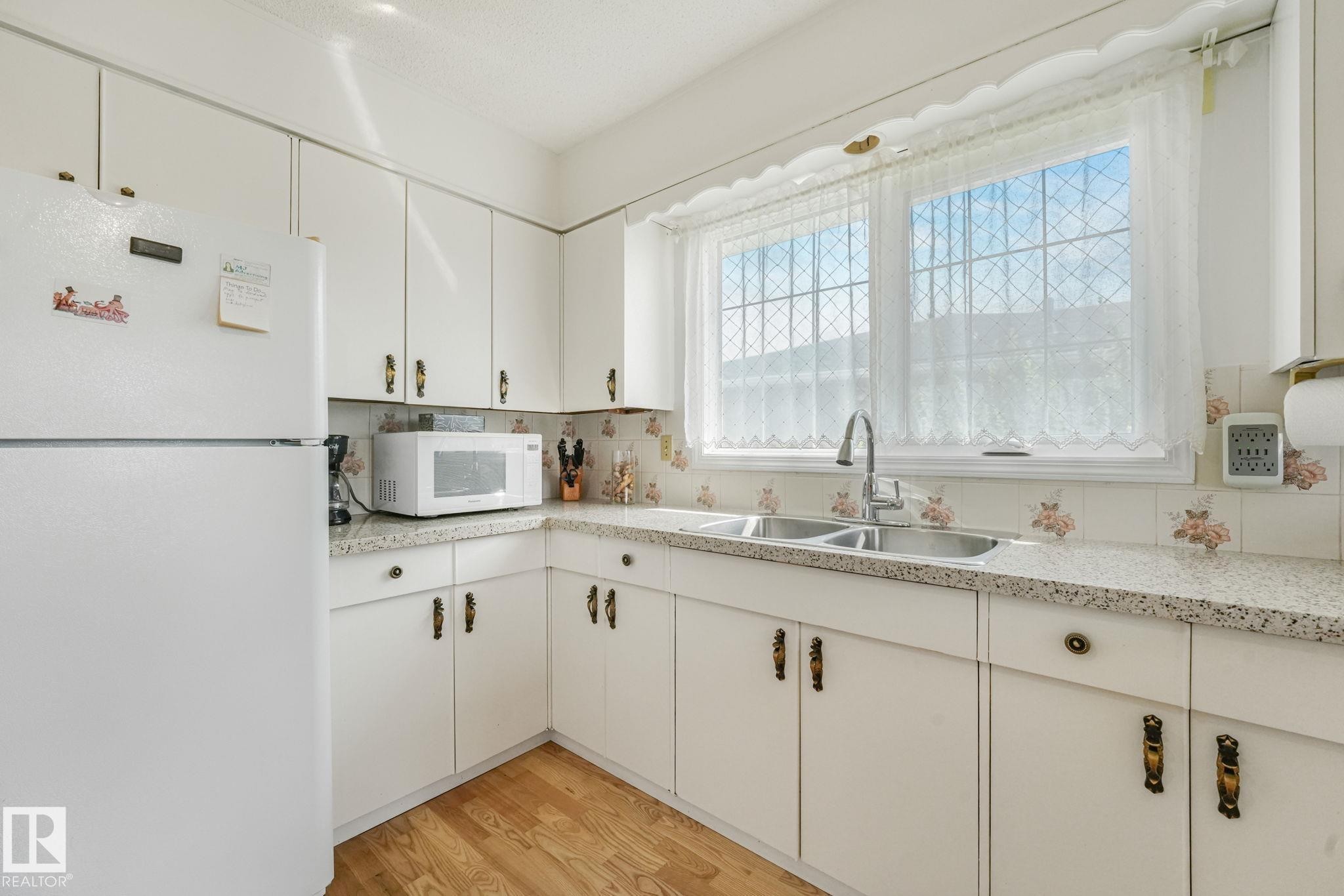 14203 74 Street Nw, Edmonton, AB - Indoor Photo Showing Kitchen With Double Sink