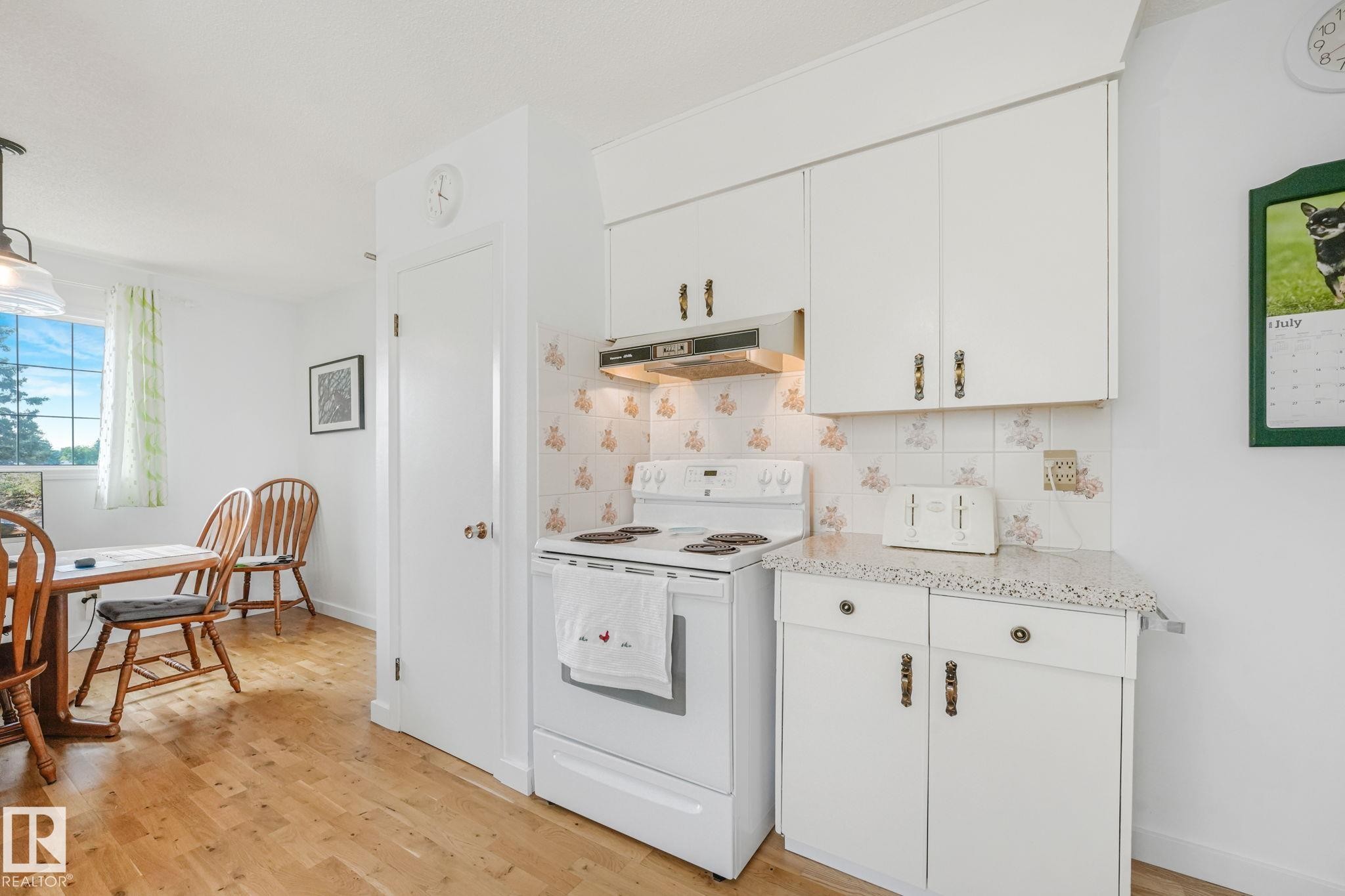 14203 74 Street Nw, Edmonton, AB - Indoor Photo Showing Kitchen