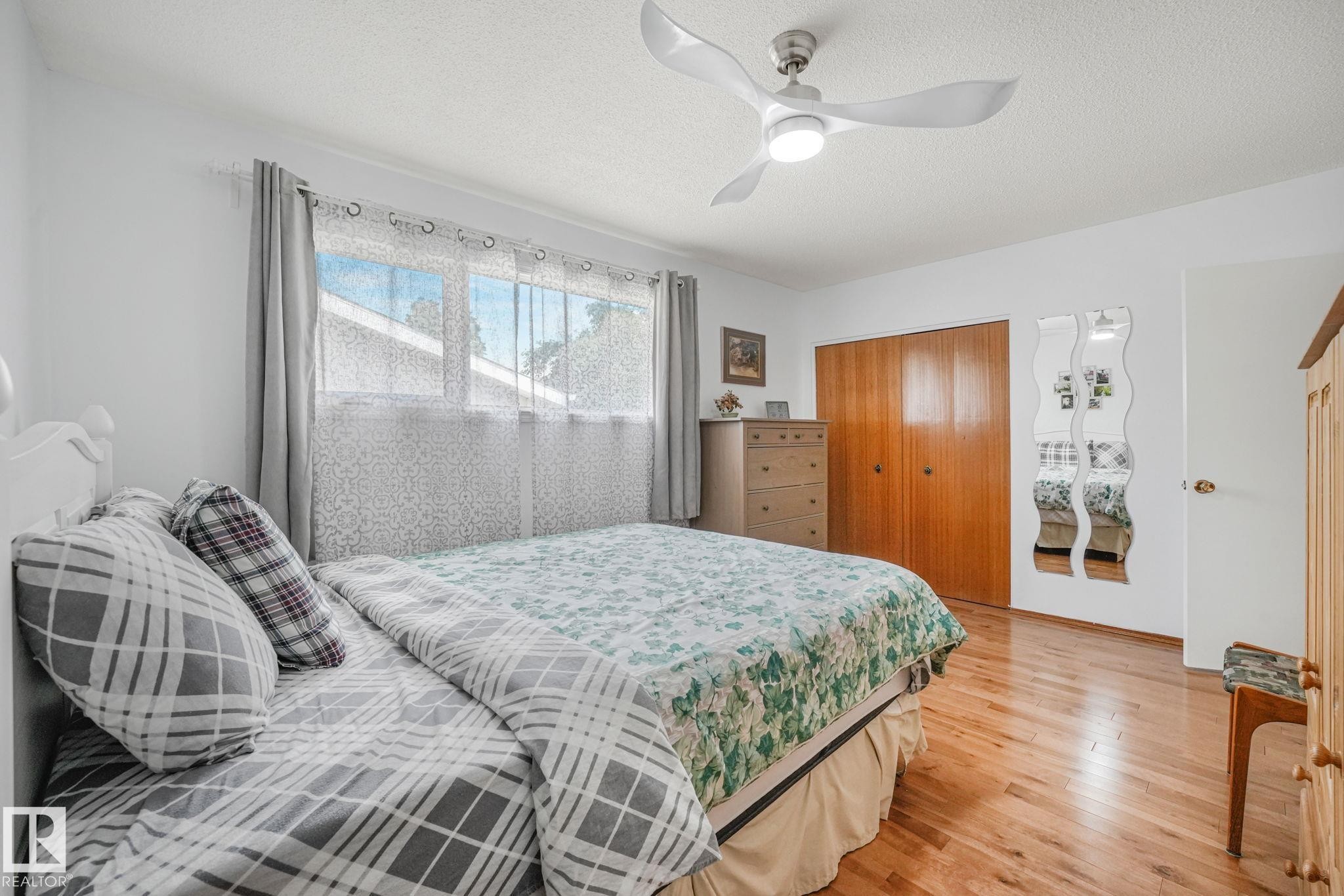 14203 74 Street Nw, Edmonton, AB - Indoor Photo Showing Bedroom