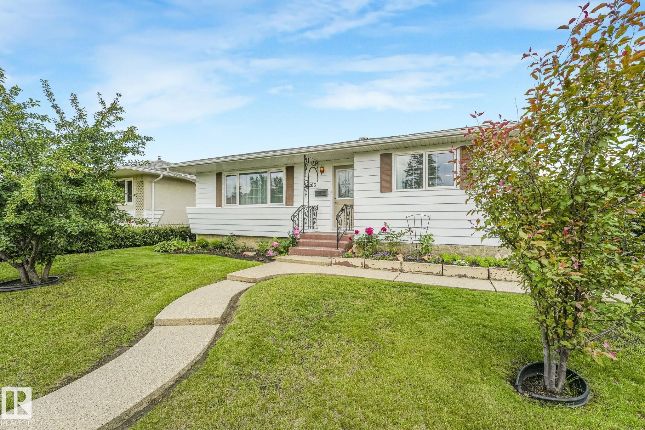 14203 74 Street Nw, Edmonton, AB - Outdoor