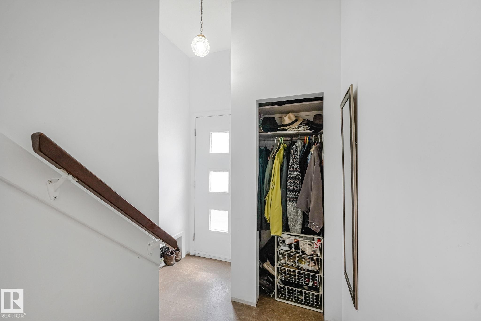 14203 74 Street Nw, Edmonton, AB - Indoor Photo Showing Other Room