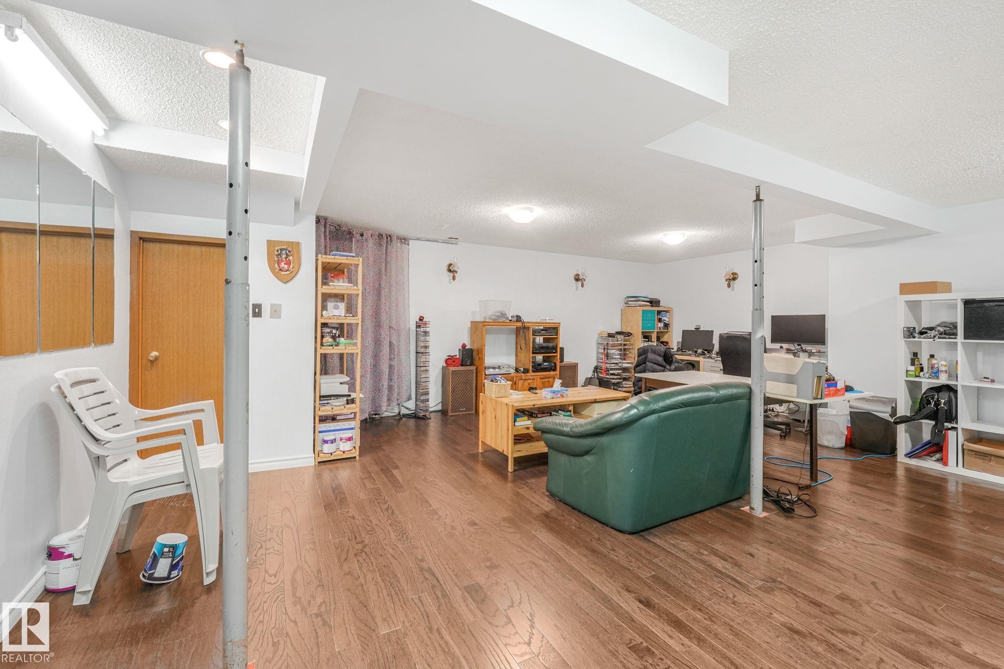 14203 74 Street Nw, Edmonton, AB - Indoor