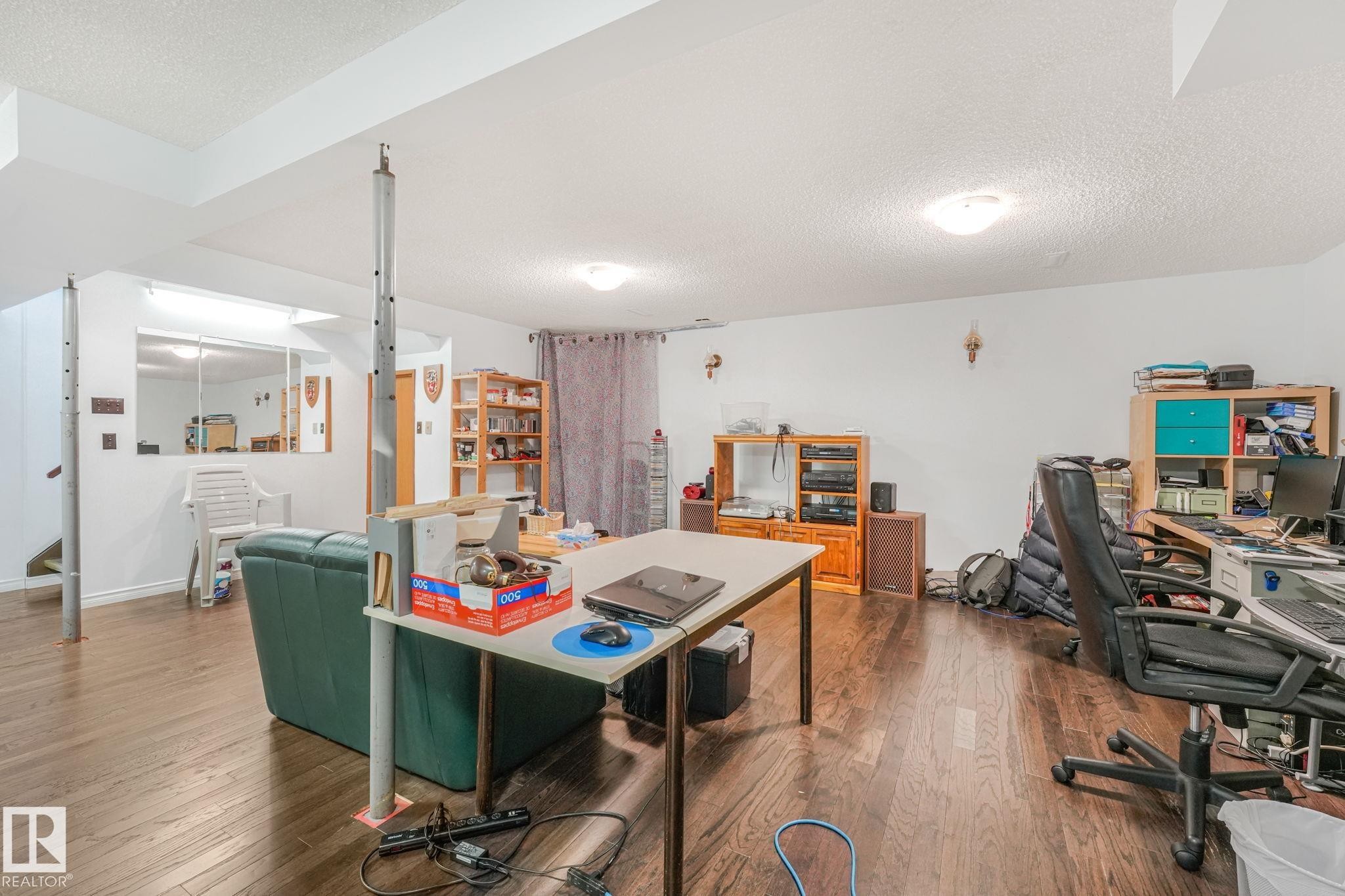 14203 74 Street Nw, Edmonton, AB - Indoor