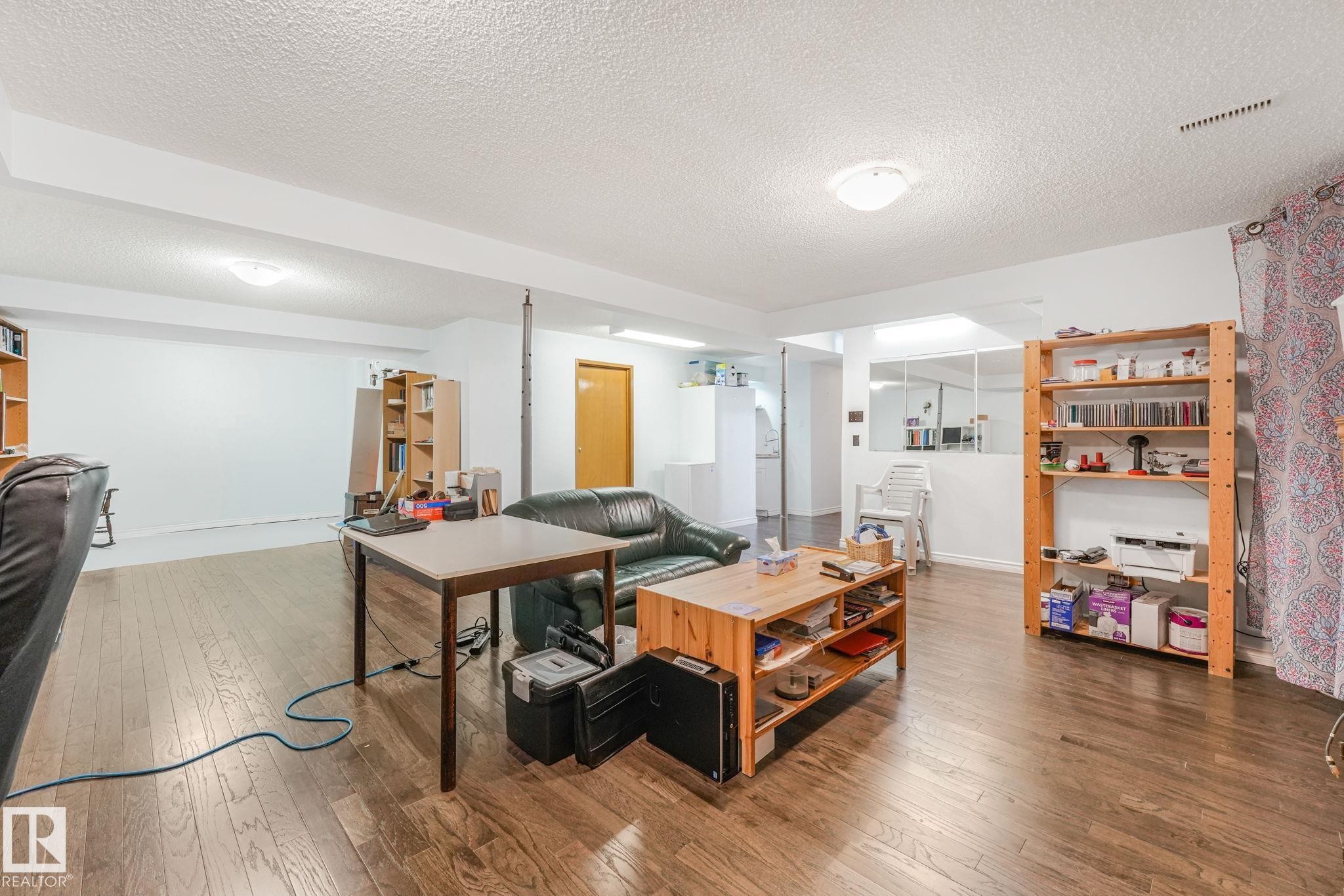 14203 74 Street Nw, Edmonton, AB - Indoor