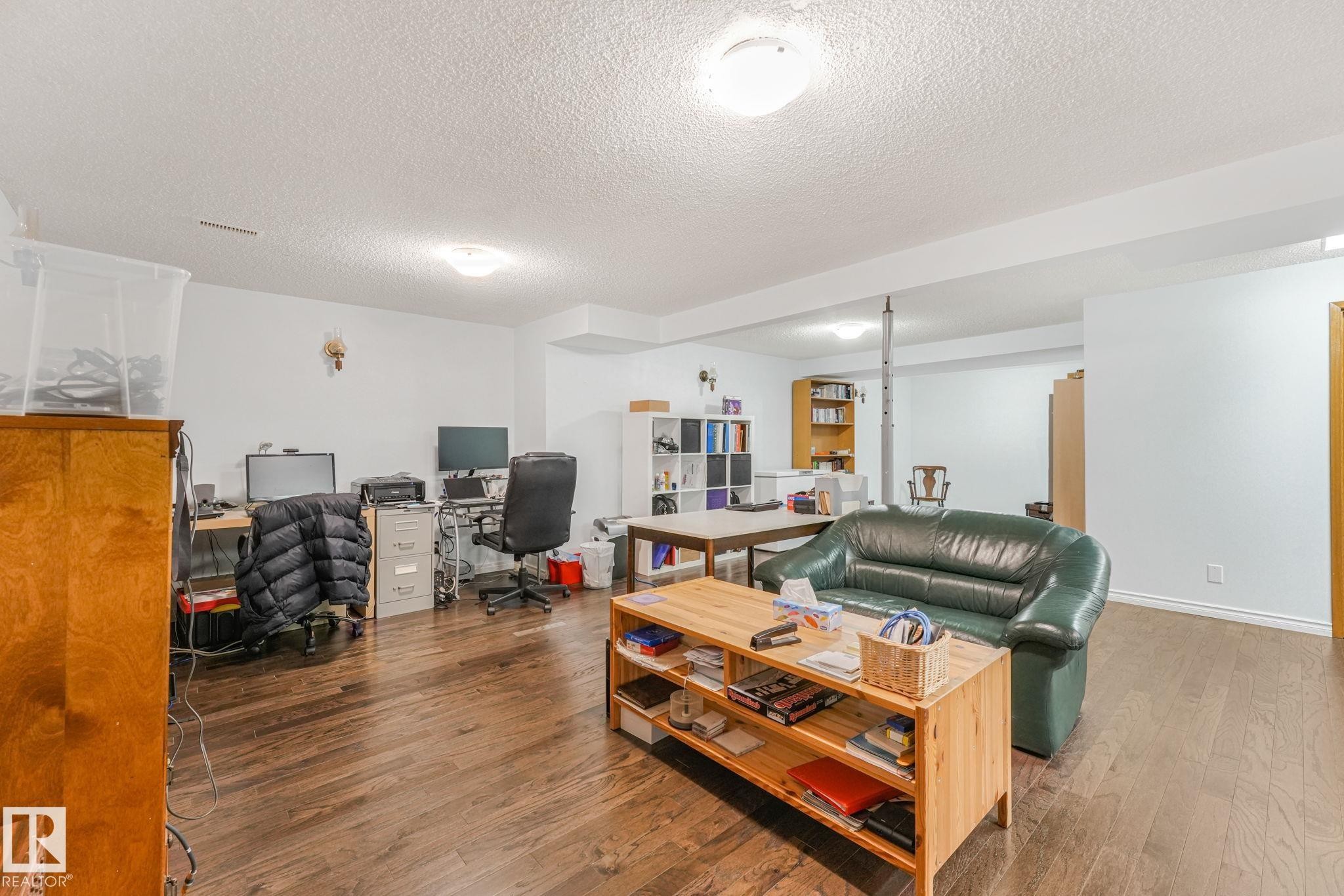 14203 74 Street Nw, Edmonton, AB - Indoor Photo Showing Other Room