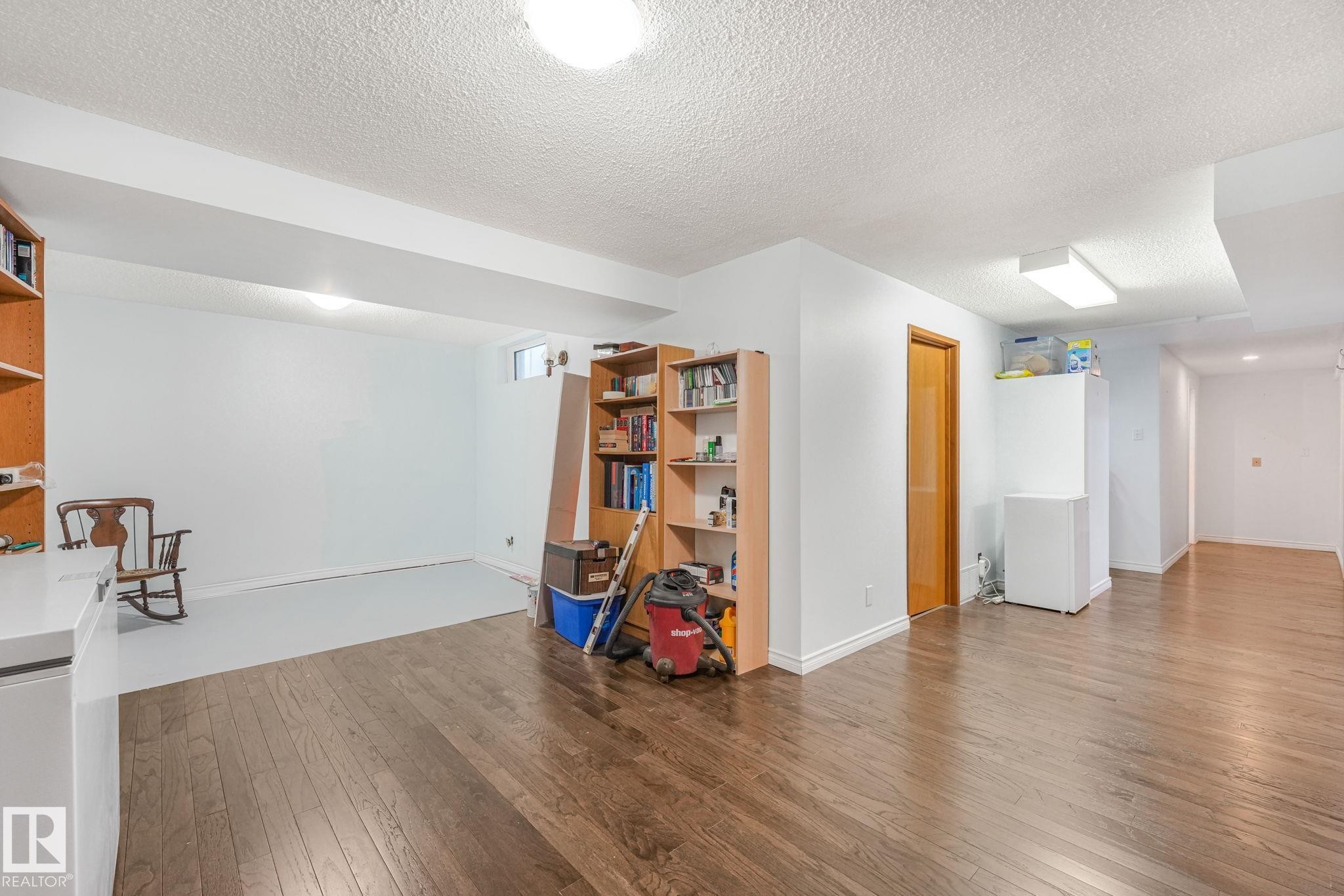 14203 74 Street Nw, Edmonton, AB - Indoor Photo Showing Other Room