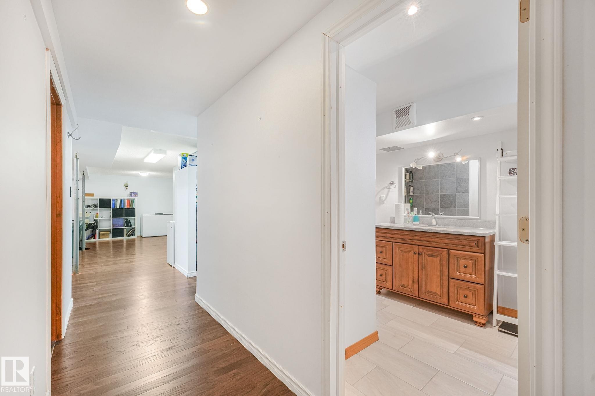 14203 74 Street Nw, Edmonton, AB - Indoor Photo Showing Other Room