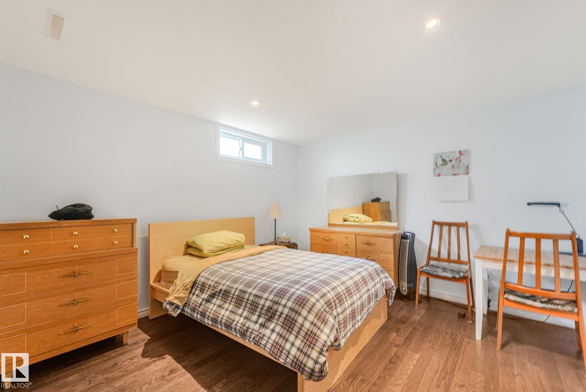 14203 74 Street Nw, Edmonton, AB - Indoor Photo Showing Bedroom