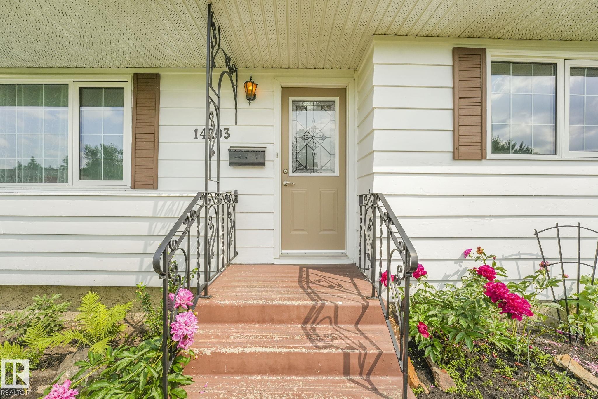 14203 74 Street Nw, Edmonton, AB - Outdoor With Exterior