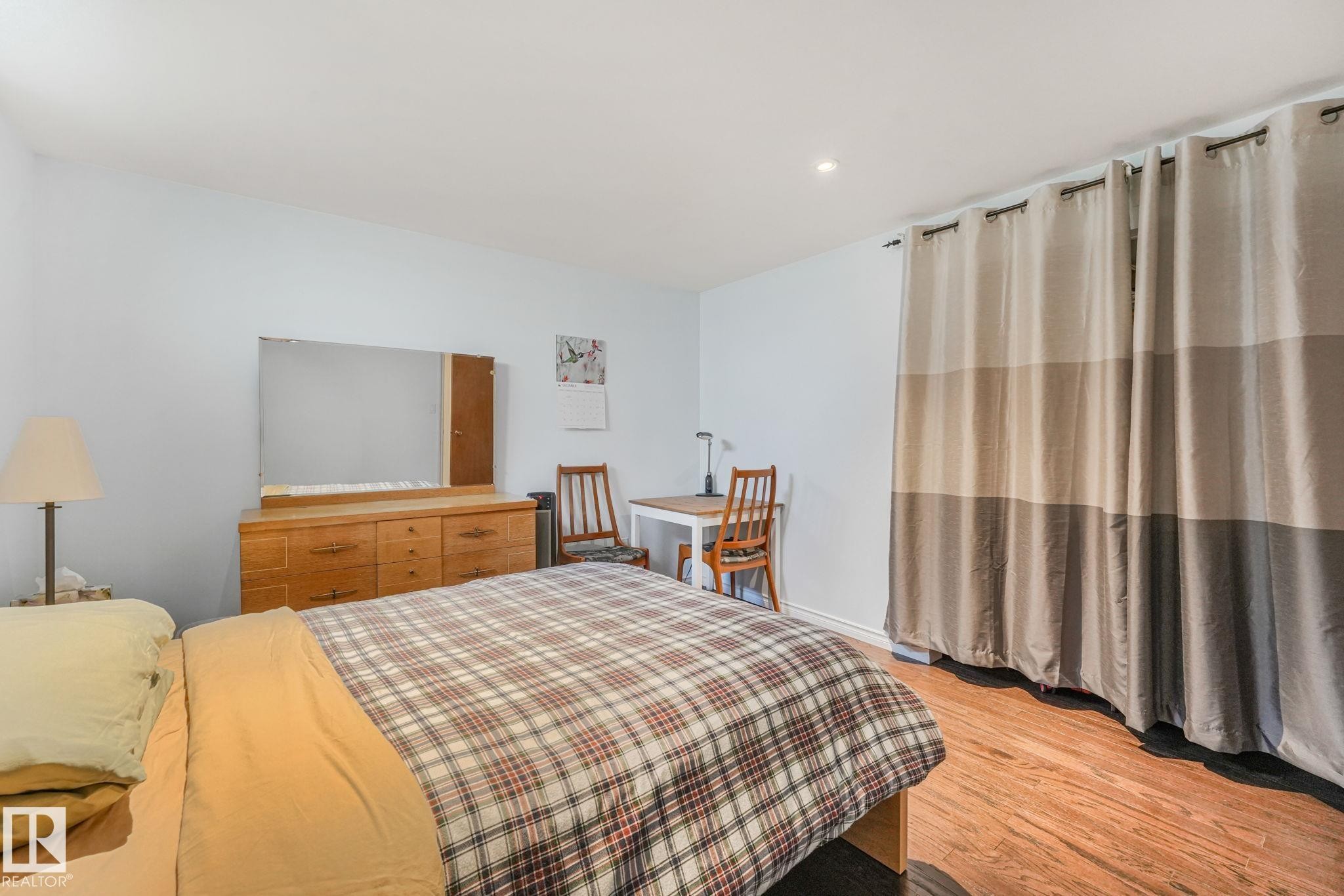 14203 74 Street Nw, Edmonton, AB - Indoor Photo Showing Bedroom