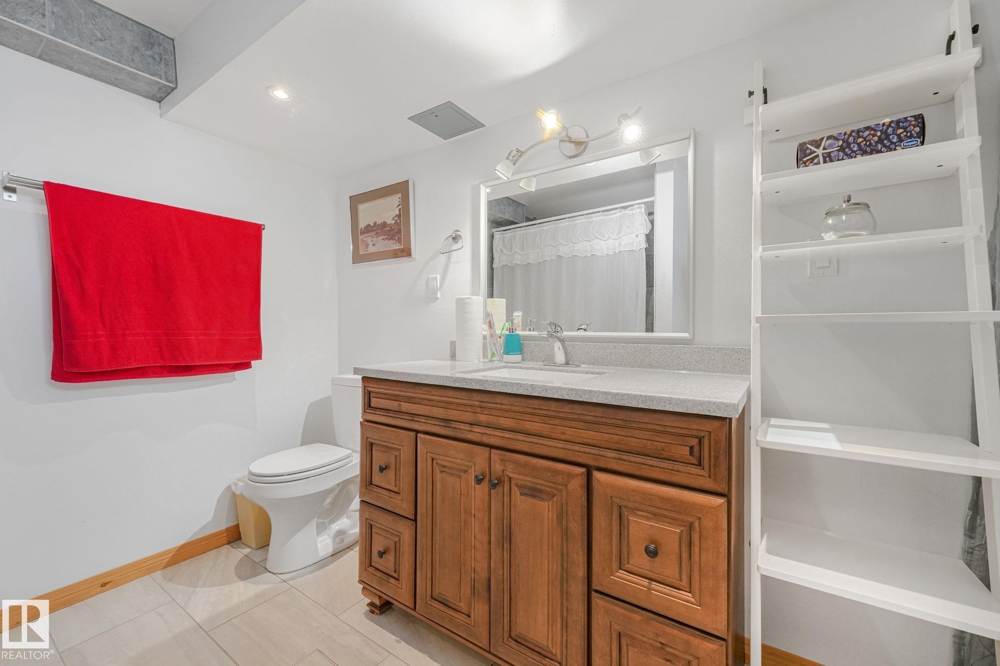 14203 74 Street Nw, Edmonton, AB - Indoor Photo Showing Bathroom