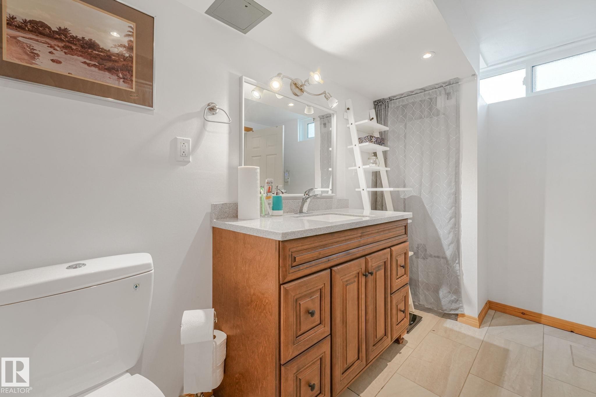 14203 74 Street Nw, Edmonton, AB - Indoor Photo Showing Bathroom