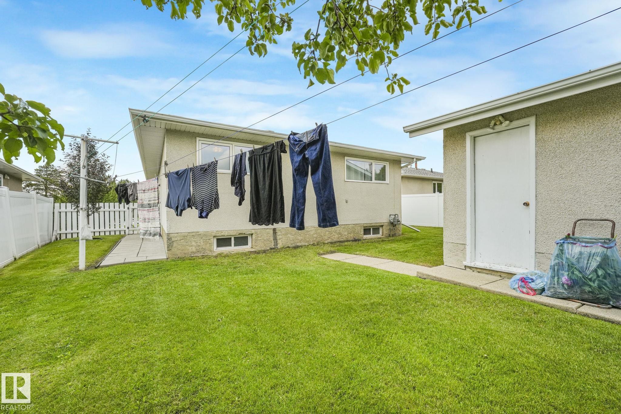 14203 74 Street Nw, Edmonton, AB - Outdoor