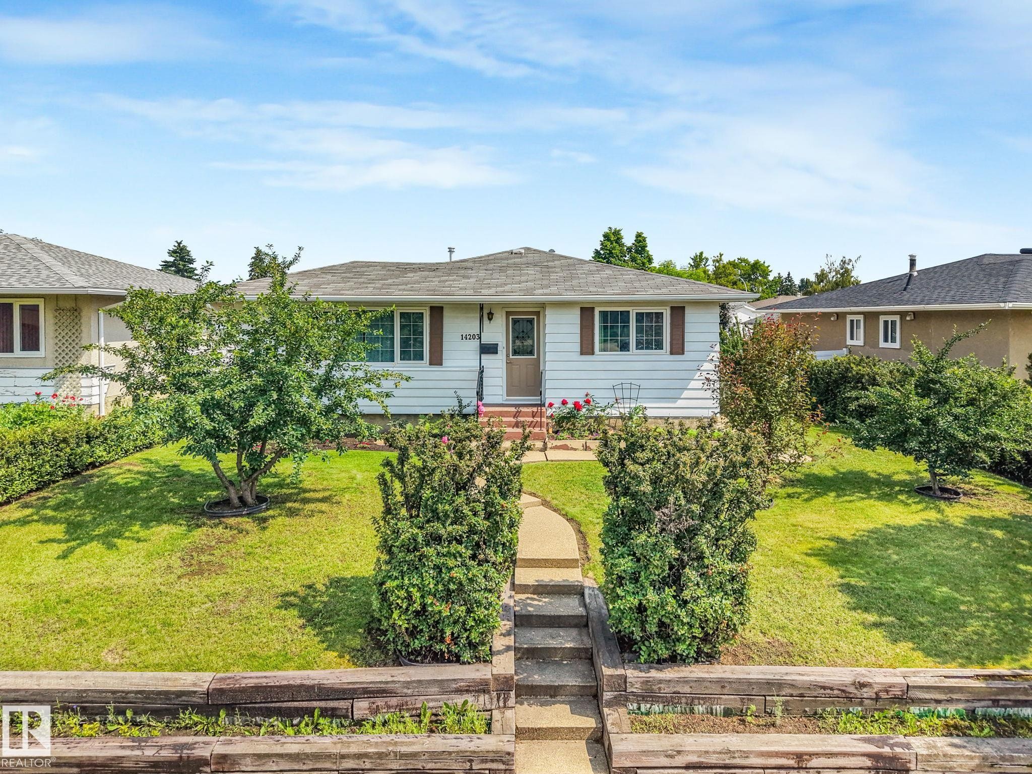 14203 74 Street Nw, Edmonton, AB - Outdoor