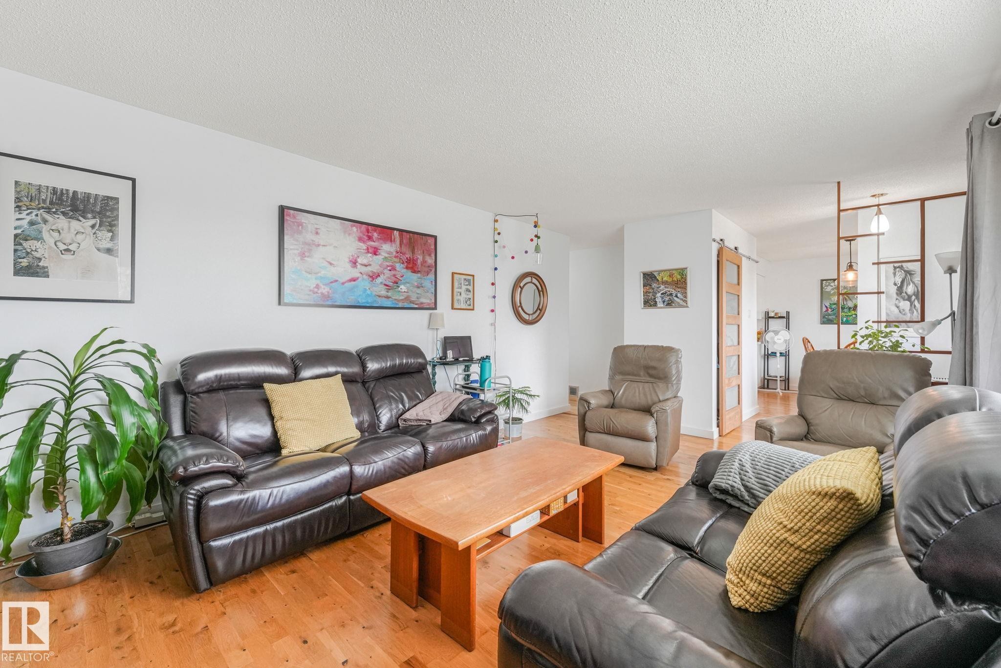 14203 74 Street Nw, Edmonton, AB - Indoor Photo Showing Living Room