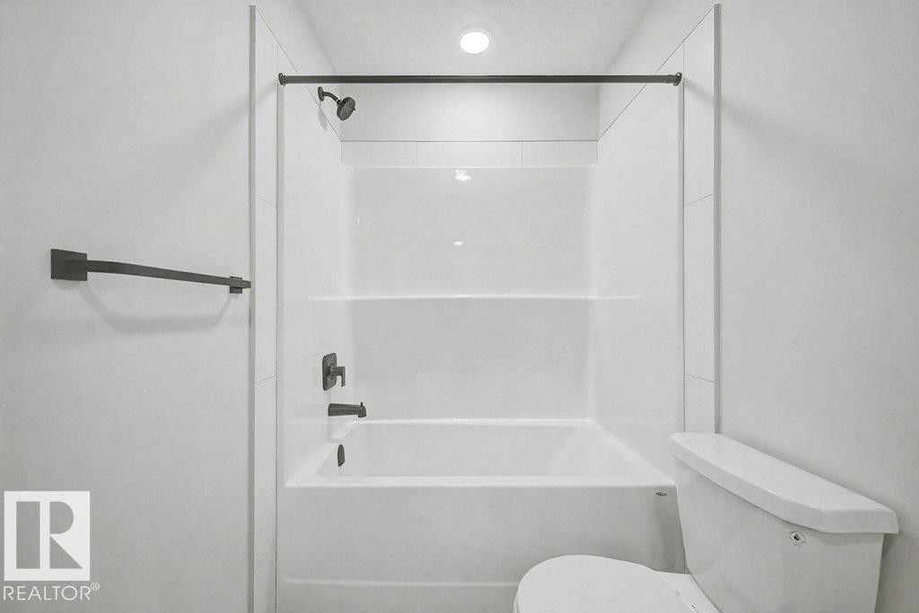 400 Stiles Way, Leduc, AB - Indoor Photo Showing Bathroom