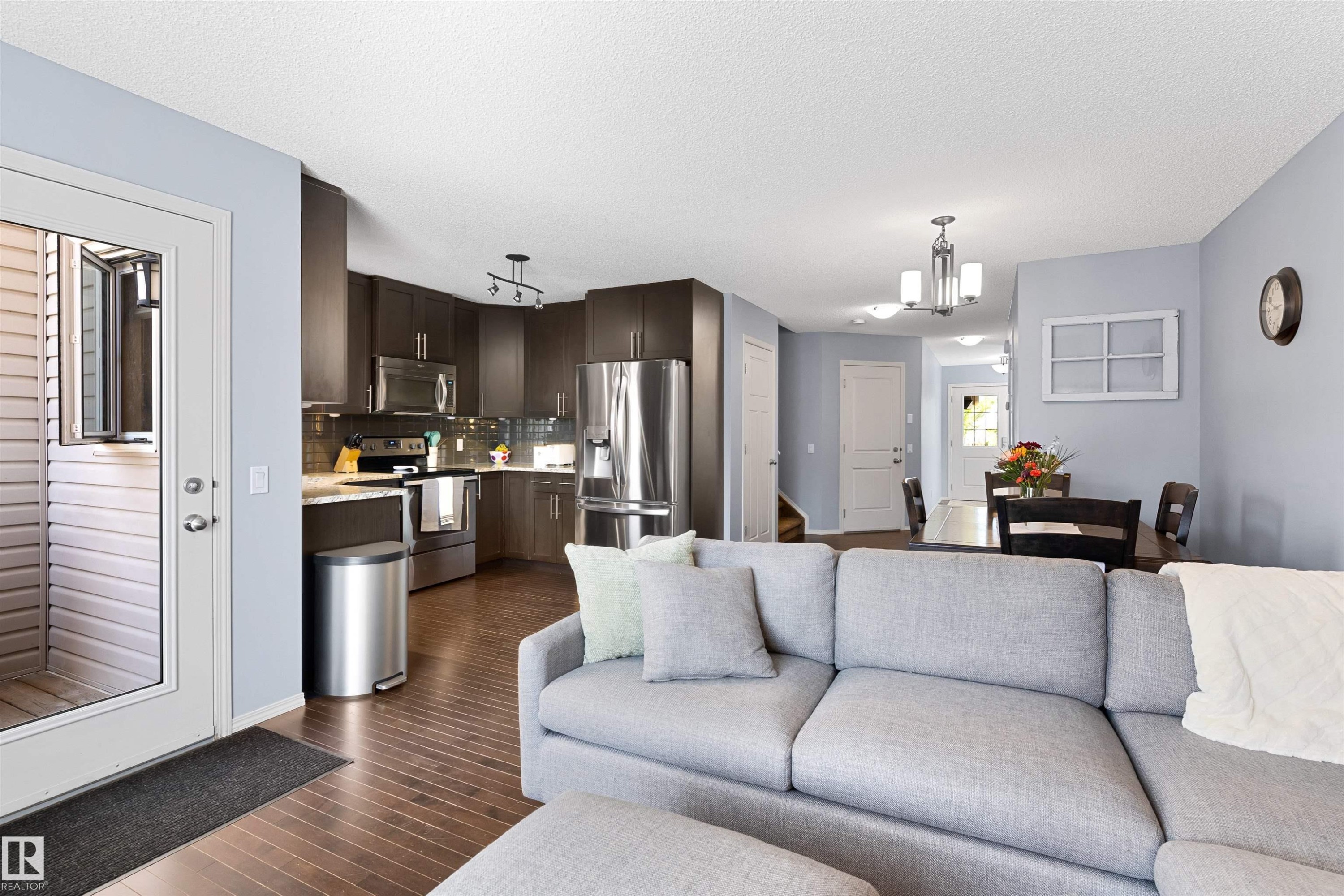 60 Red Tail Way, St. Albert, AB - Indoor Photo Showing Living Room