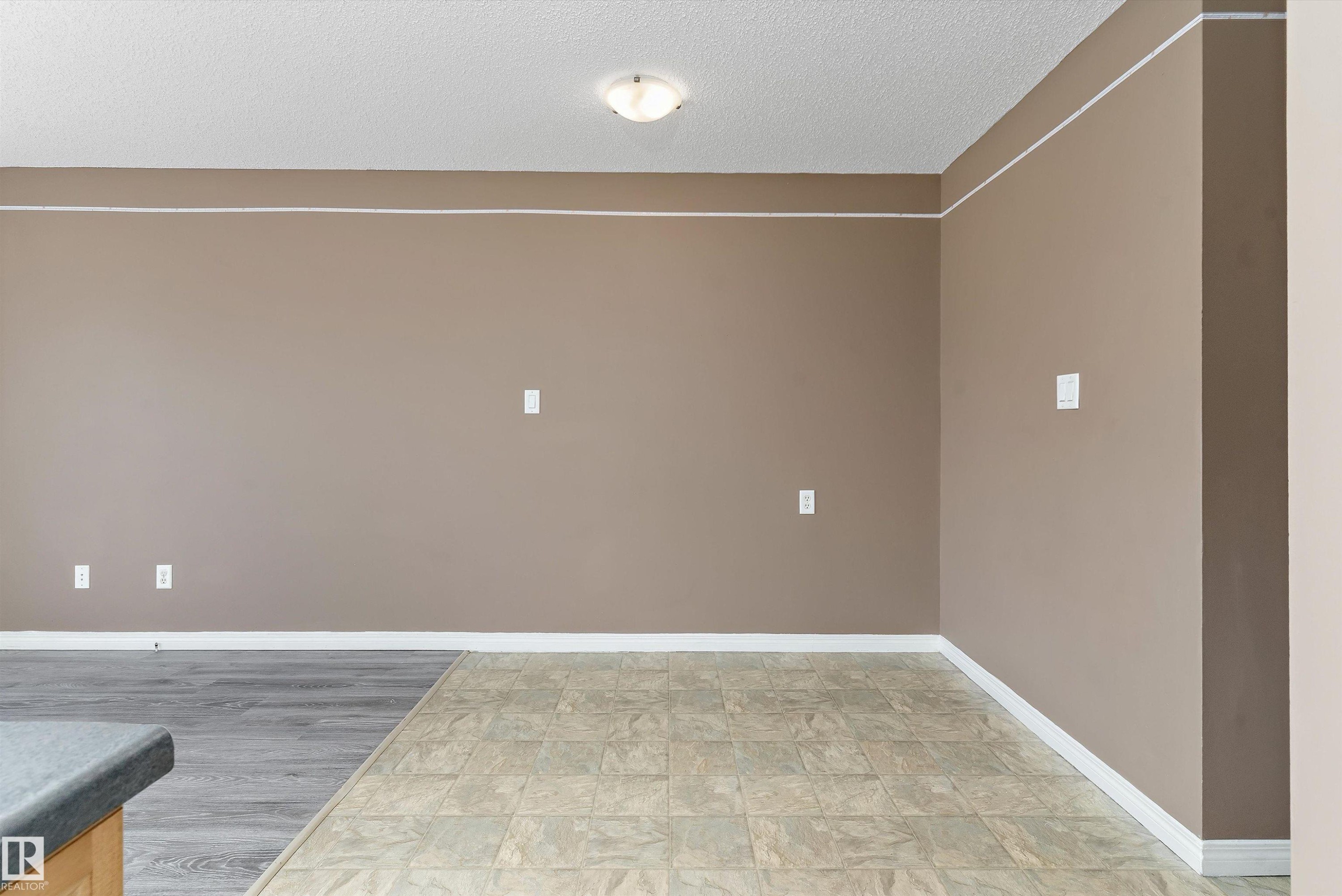 #56 130 Hyndman Cr Nw, Edmonton, AB - Indoor Photo Showing Other Room