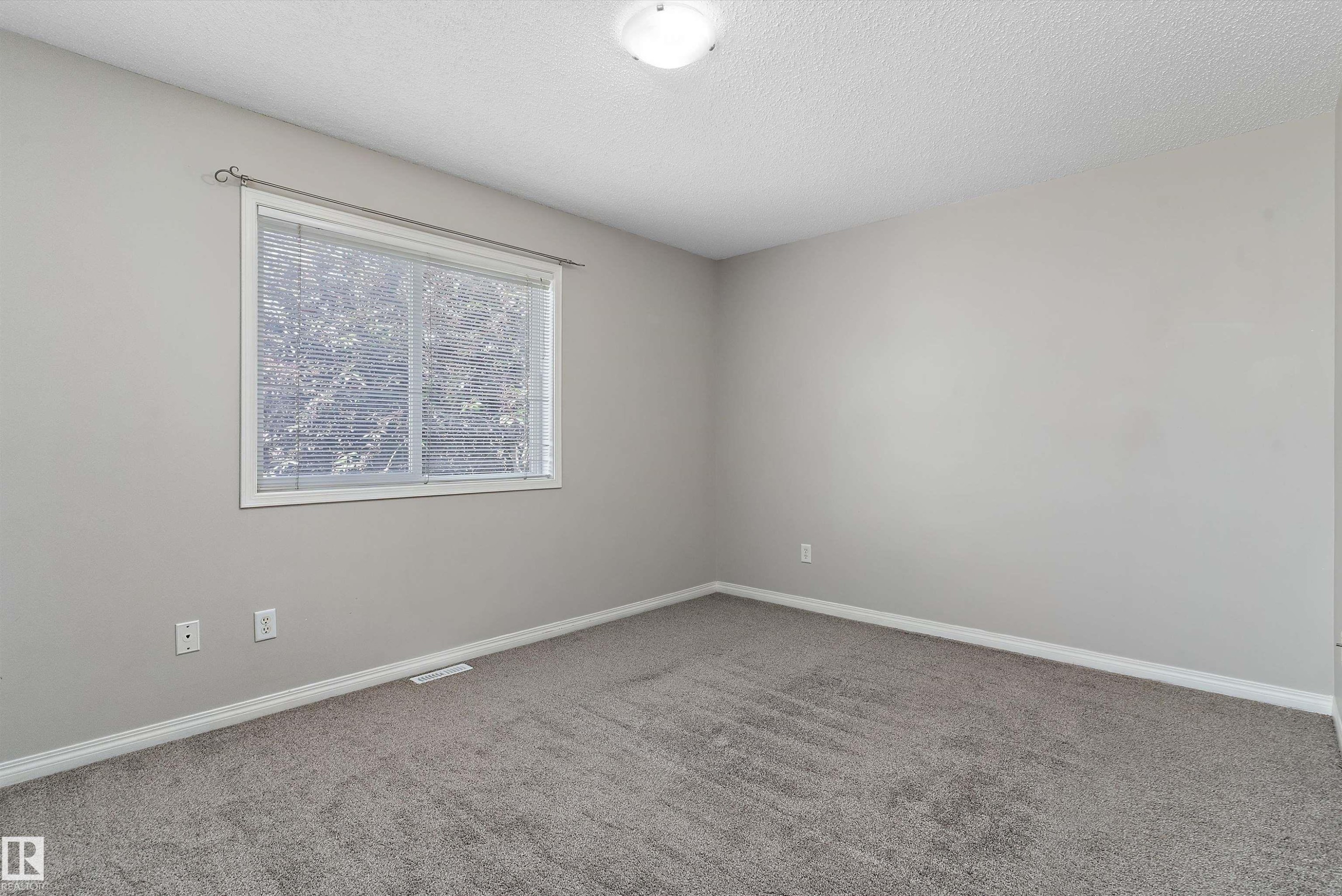 #56 130 Hyndman Cr Nw, Edmonton, AB - Indoor Photo Showing Other Room