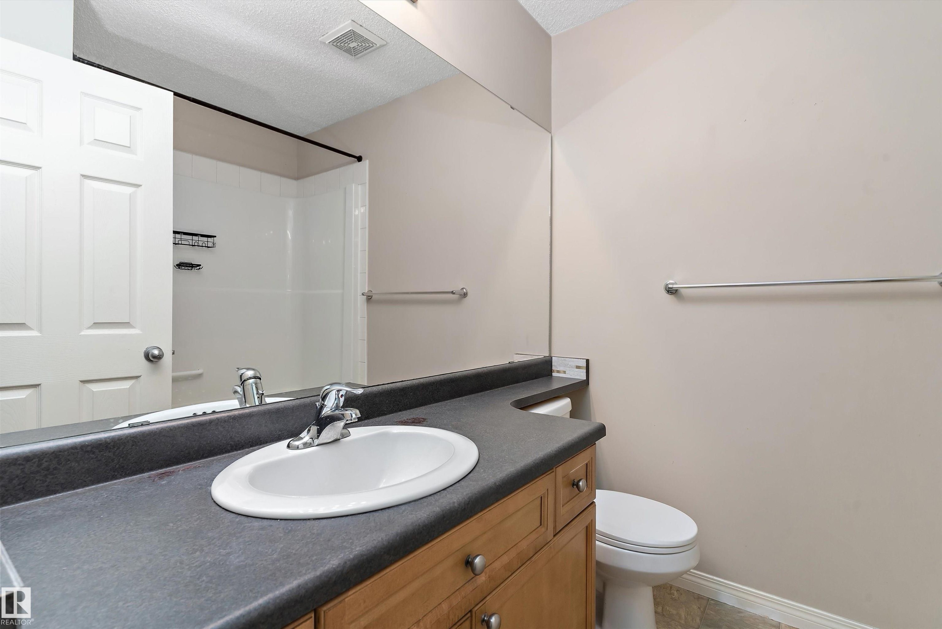 #56 130 Hyndman Cr Nw, Edmonton, AB - Indoor Photo Showing Bathroom
