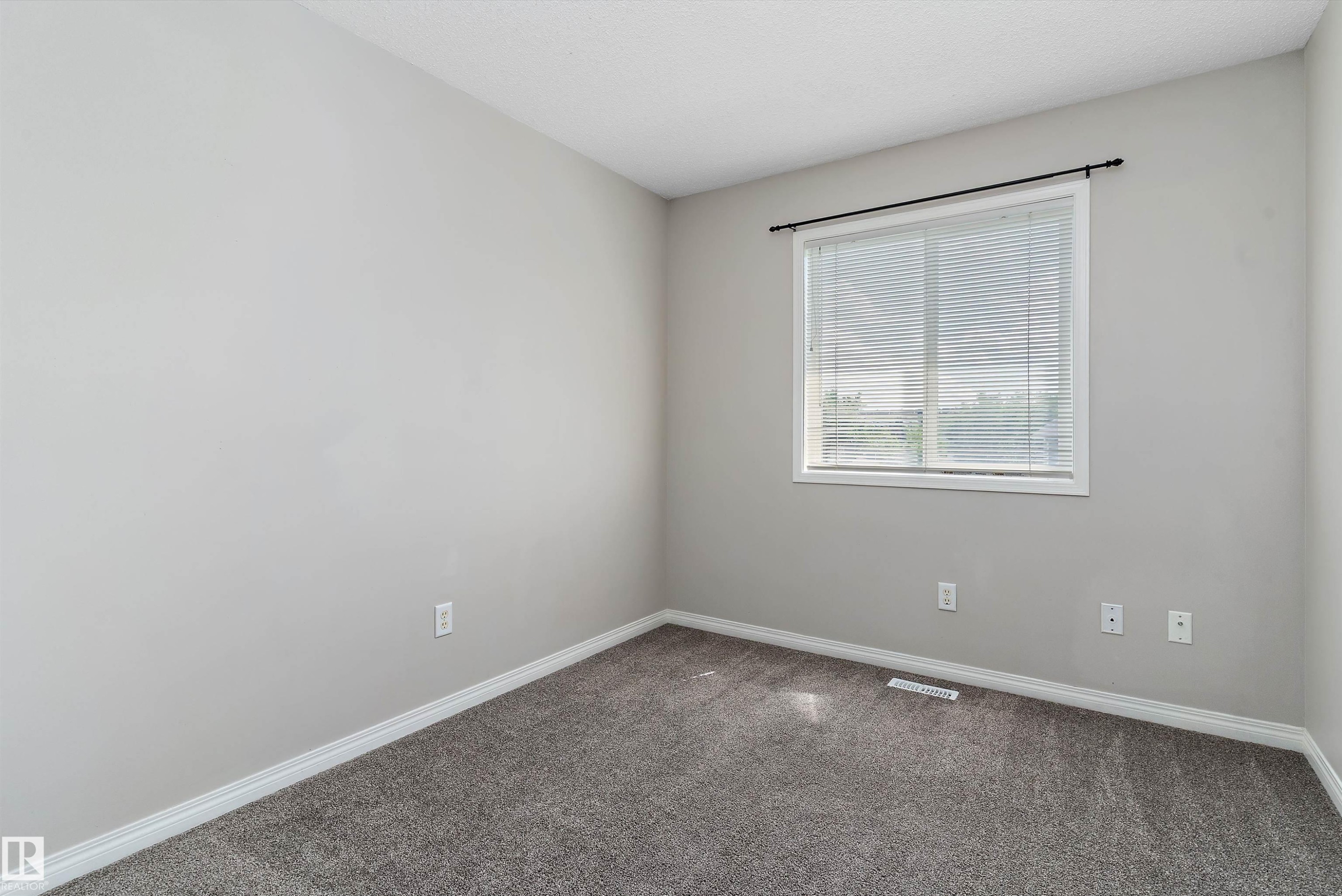 #56 130 Hyndman Cr Nw, Edmonton, AB - Indoor Photo Showing Other Room