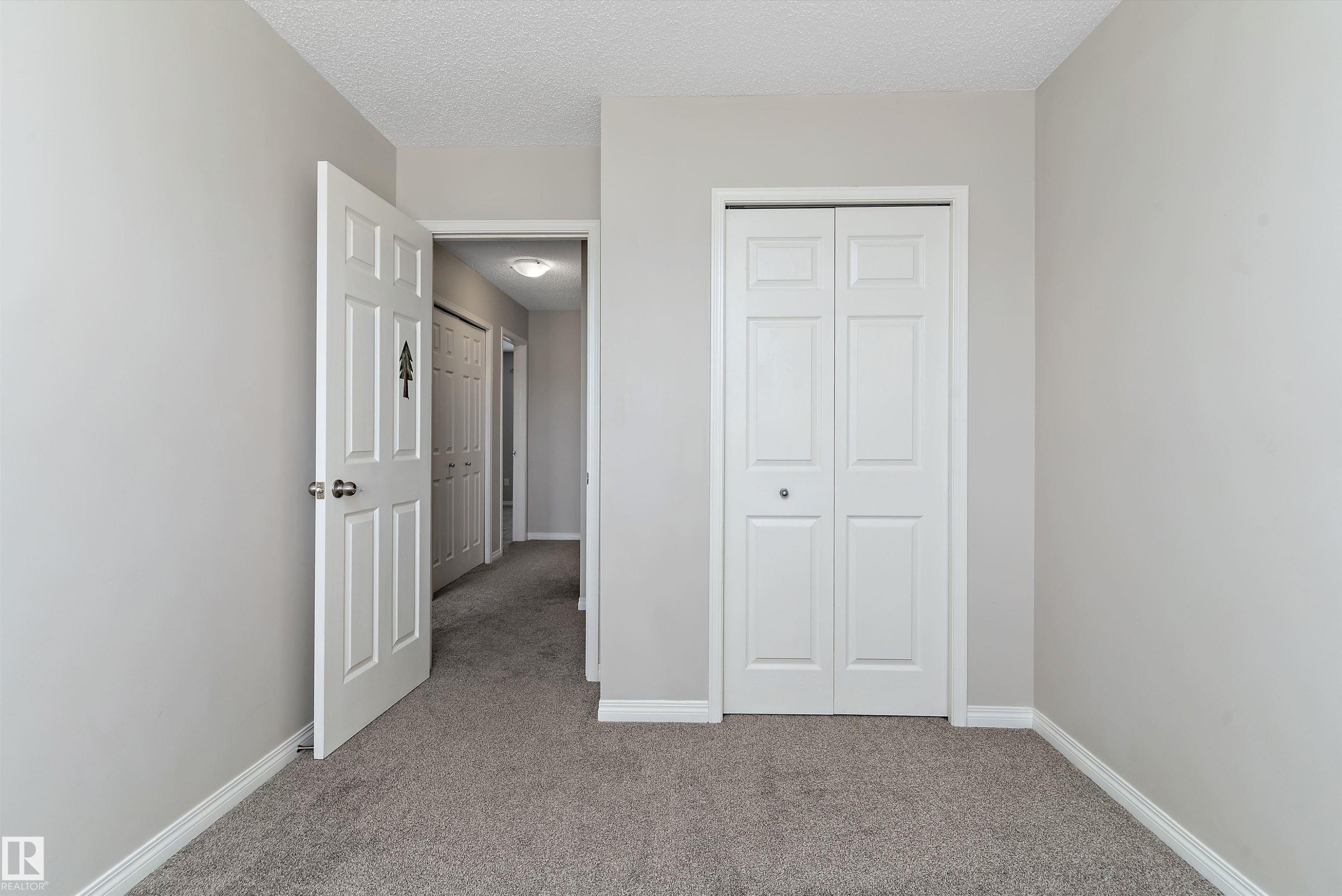 #56 130 Hyndman Cr Nw, Edmonton, AB - Indoor
