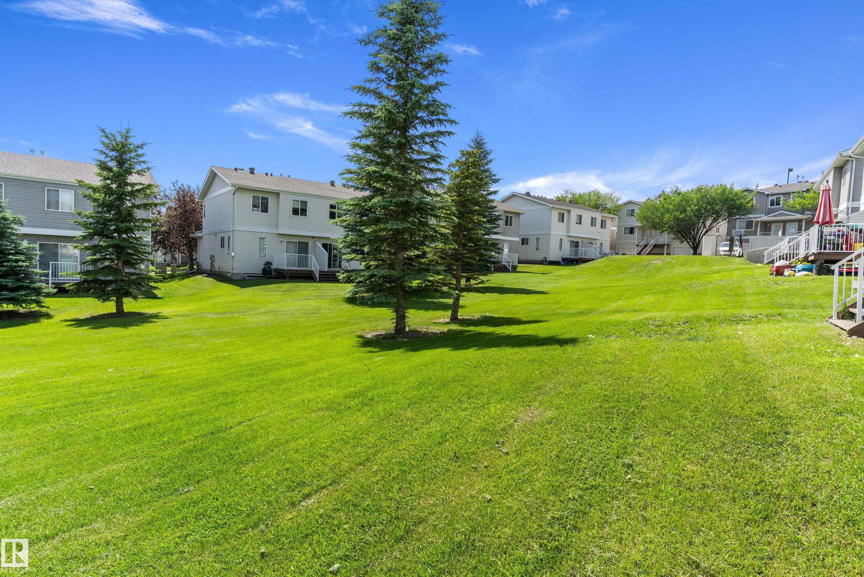 #56 130 Hyndman Cr Nw, Edmonton, AB - Outdoor