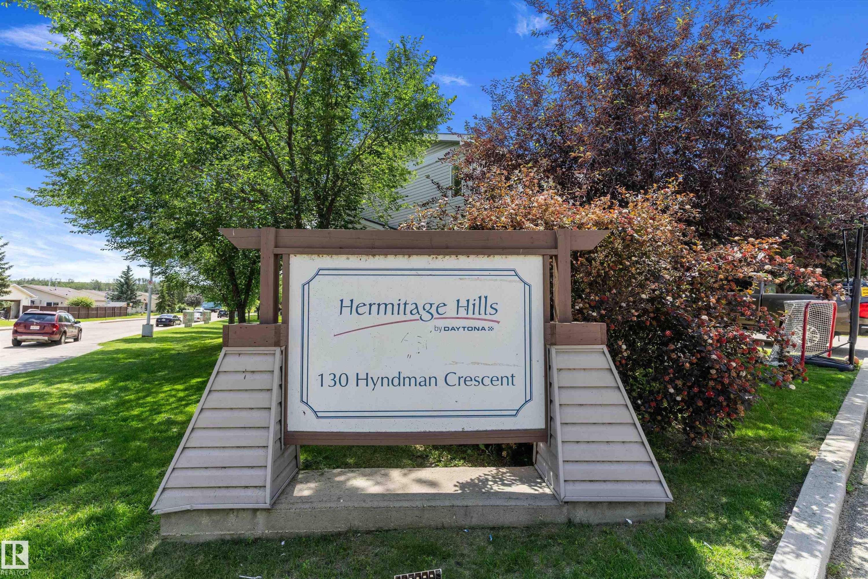 #56 130 Hyndman Cr Nw, Edmonton, AB - Outdoor