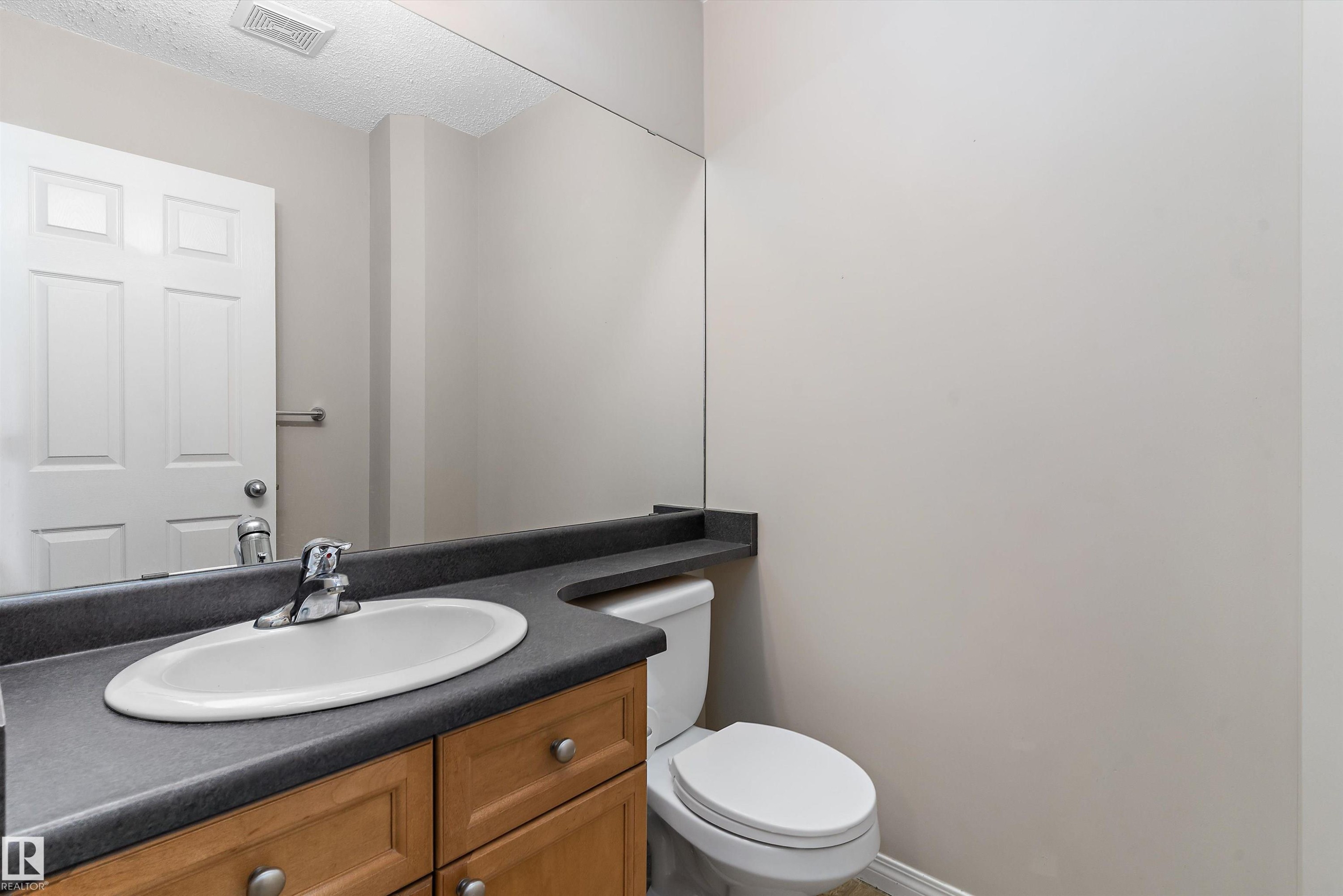 #56 130 Hyndman Cr Nw, Edmonton, AB - Indoor Photo Showing Bathroom