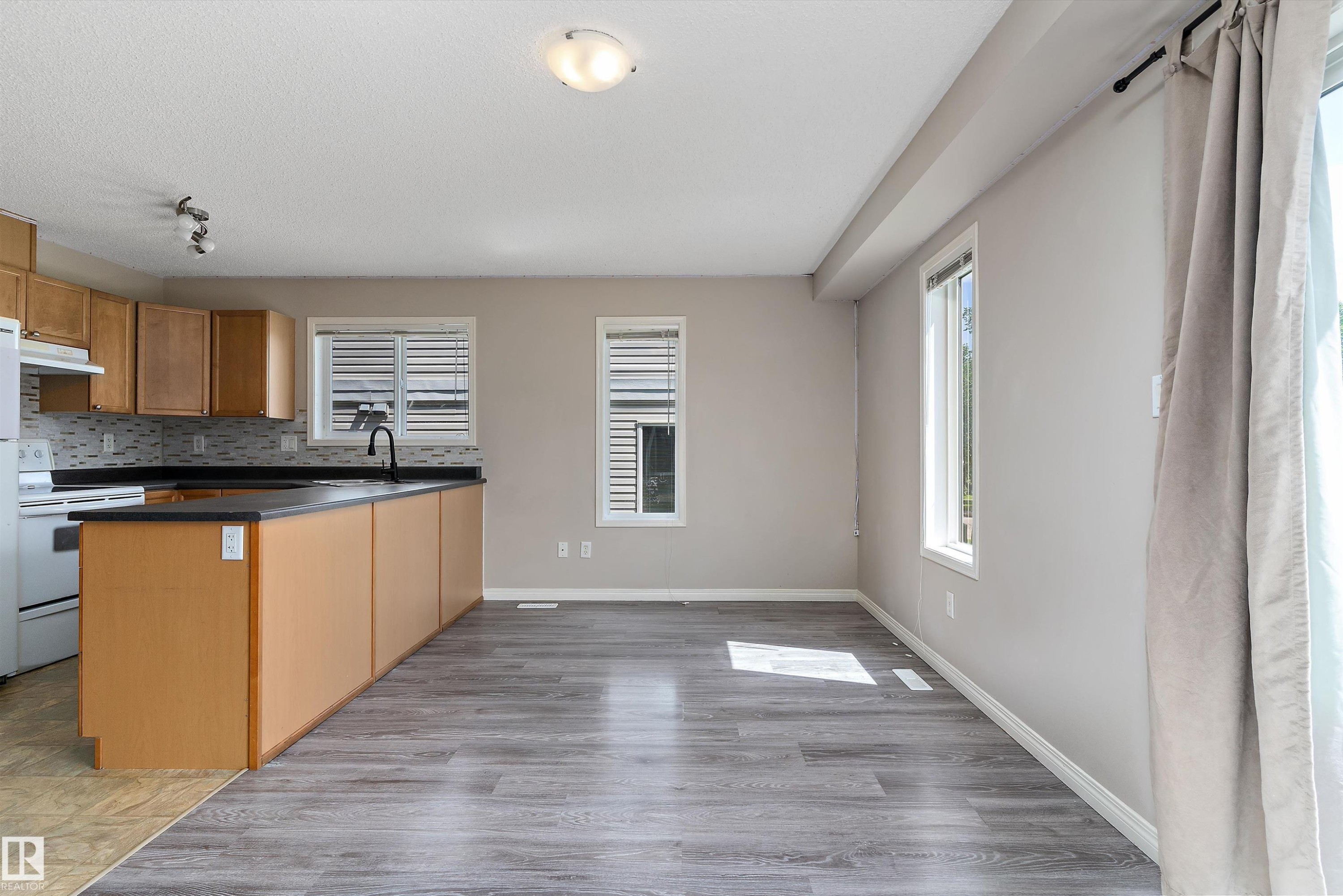 #56 130 Hyndman Cr Nw, Edmonton, AB - Indoor Photo Showing Kitchen With Double Sink