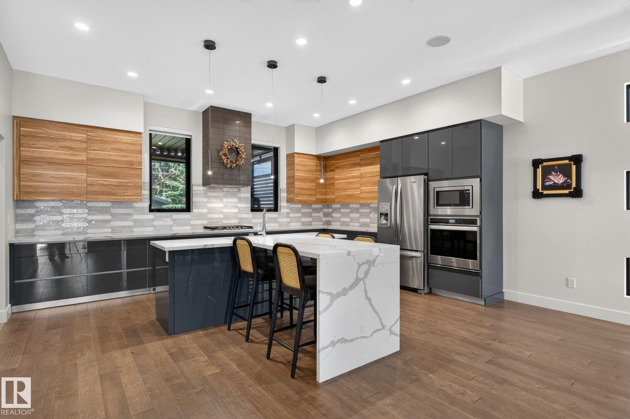 143B Laurier Drive Nw, Edmonton, AB - Indoor Photo Showing Kitchen With Upgraded Kitchen